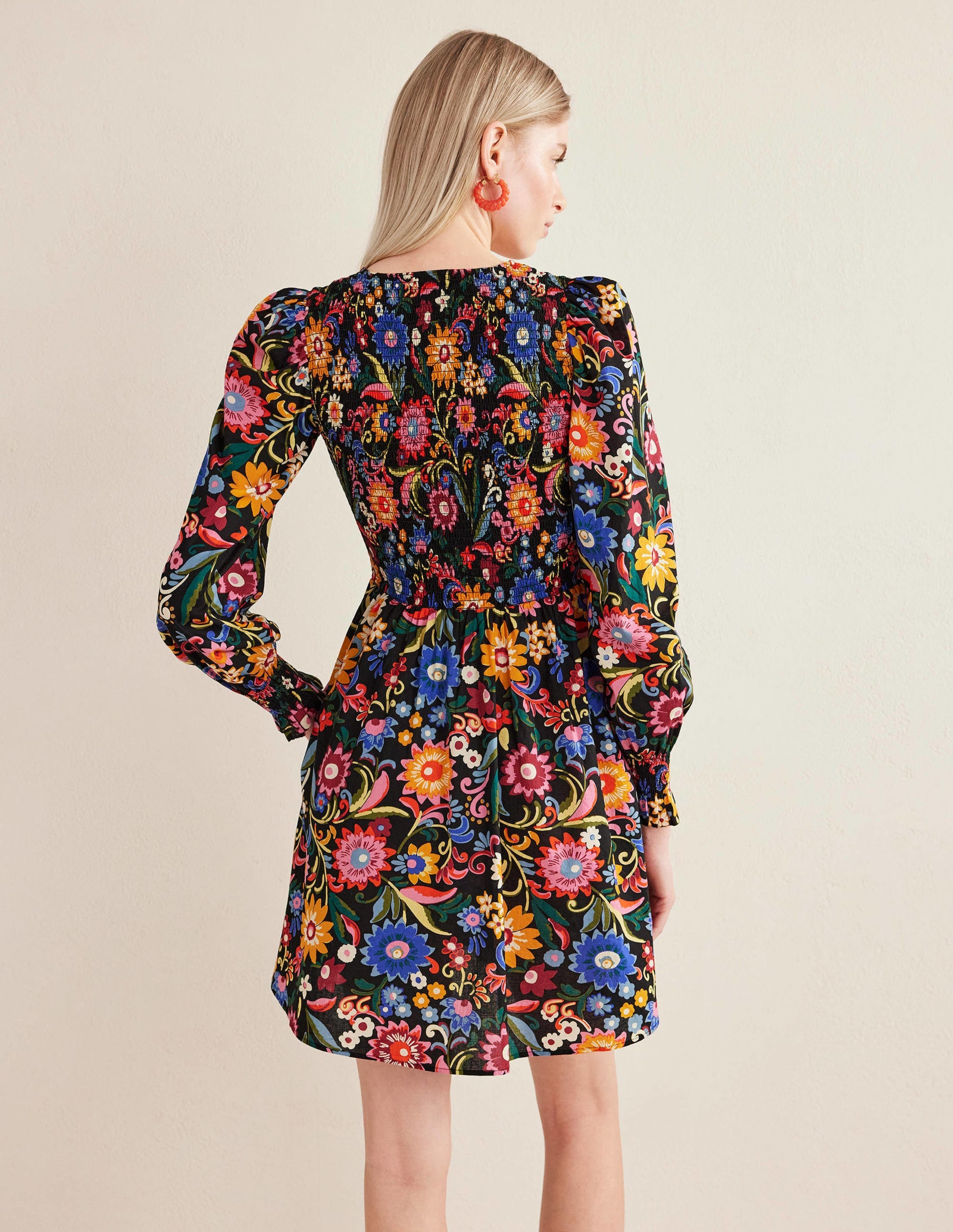 Mini-robe avec corsage à smocks-Noir, motif Gardenia Pop - Image 3
