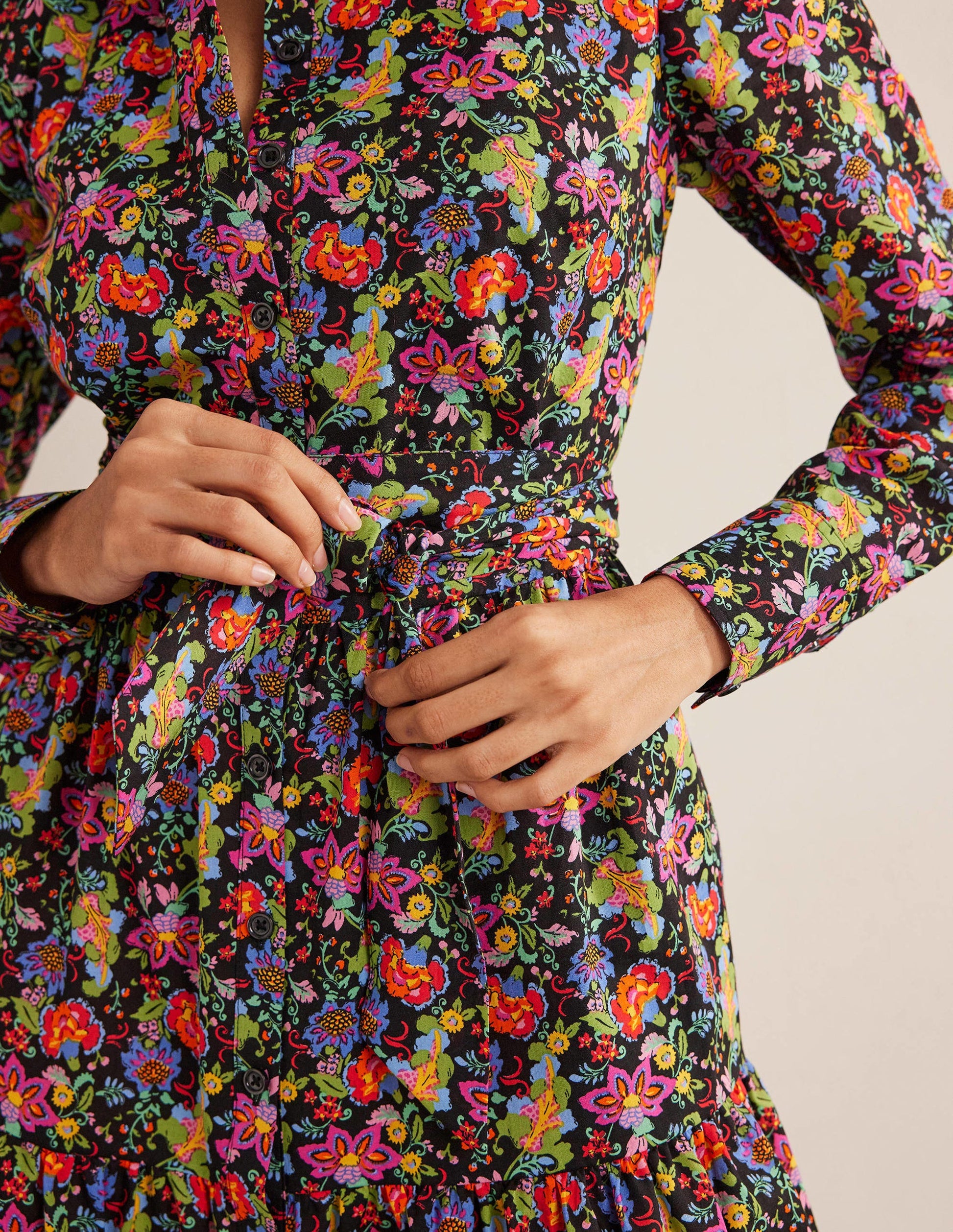 Mini-Hemdblusenkleid mit Stufen aus Baumwolle-Schwarz, Nelkengarten-2