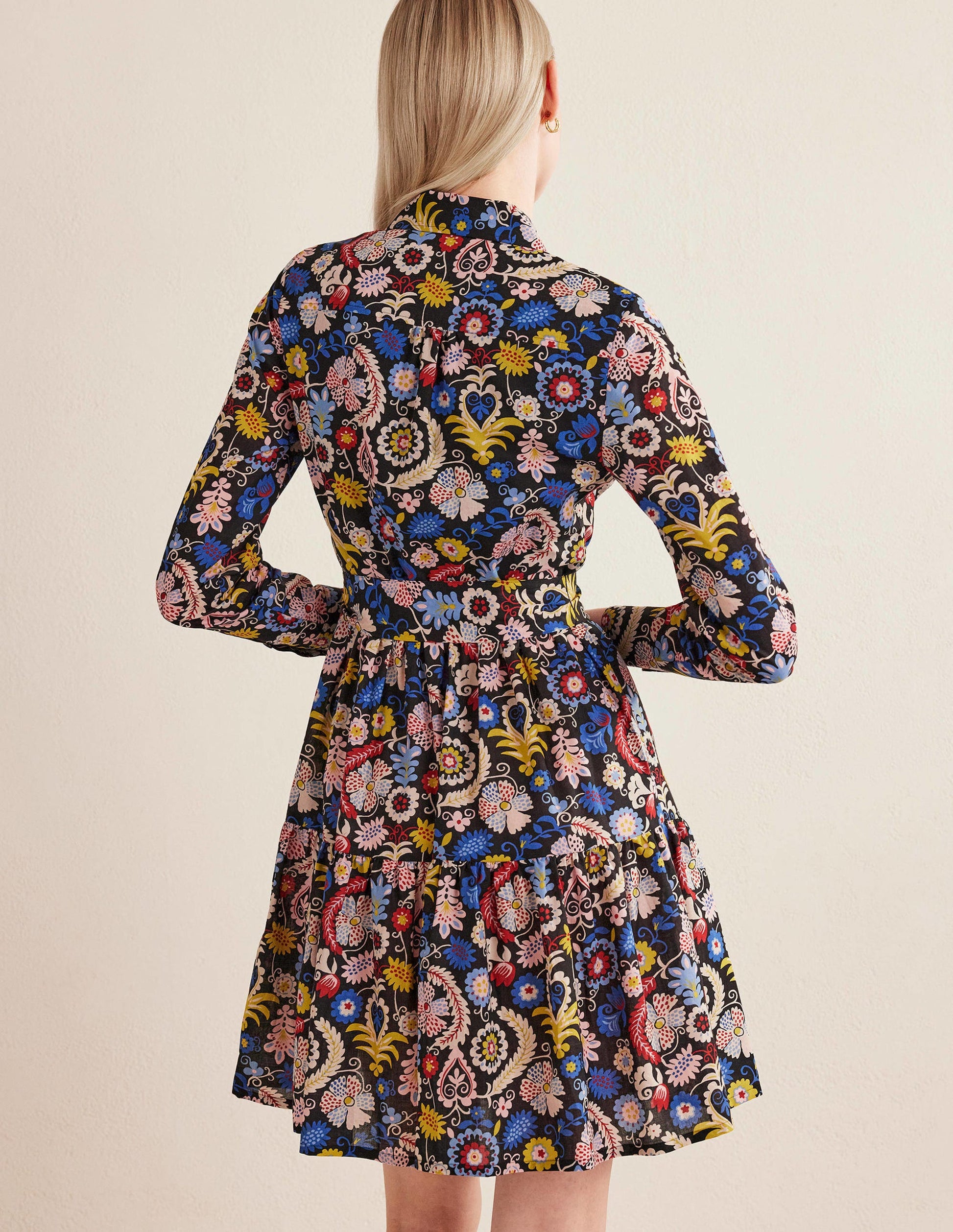 Mini-Hemdblusenkleid mit Stufen aus Baumwolle-Bunt, Tropencharme-3