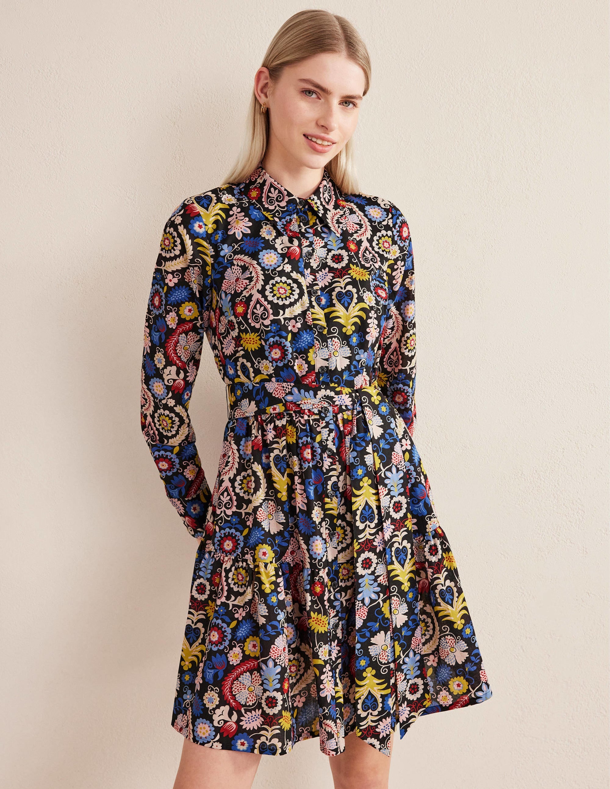 Mini-Hemdblusenkleid mit Stufen aus Baumwolle-Bunt, Tropencharme - Image 4