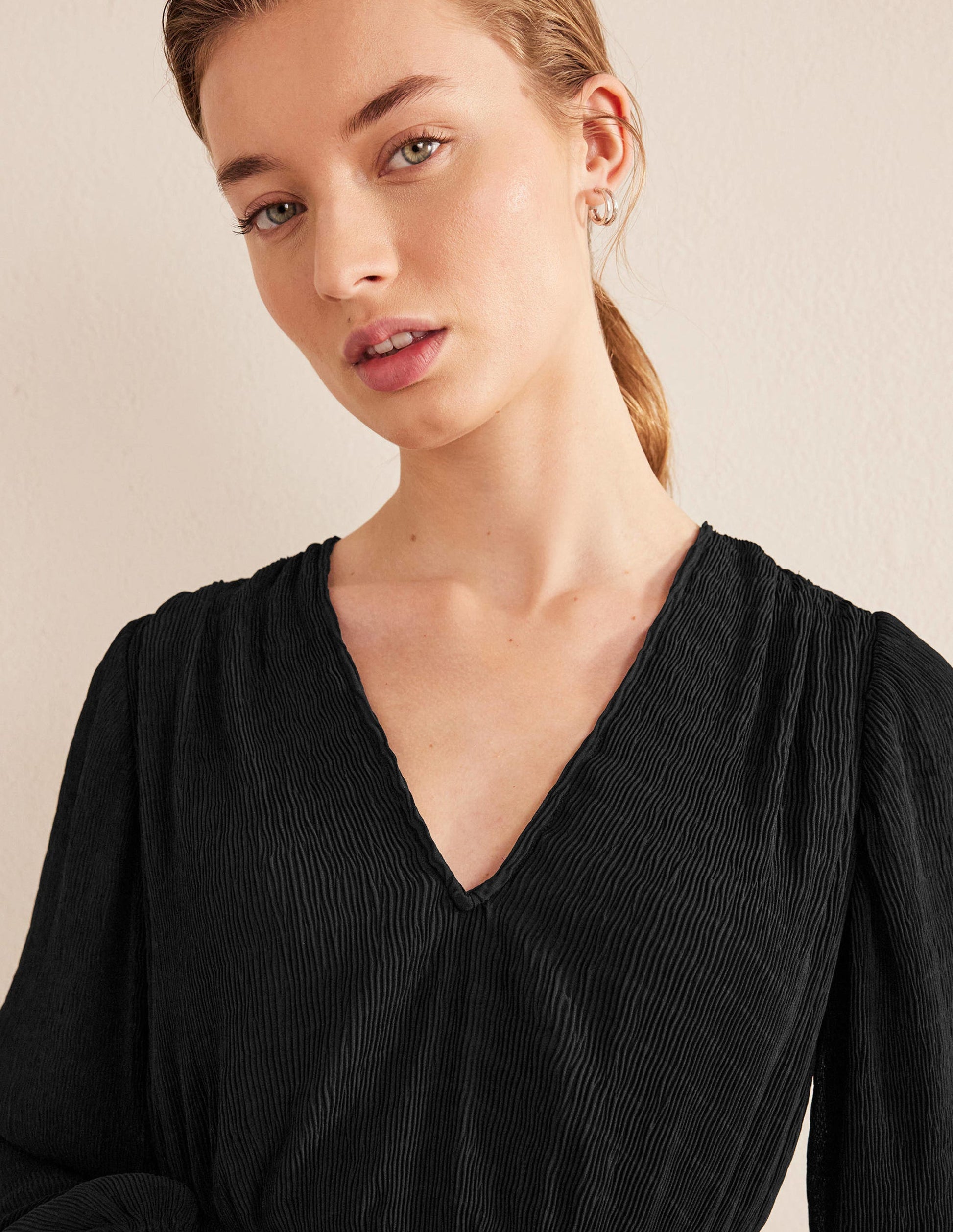 Robe plissé à col V-Noir-2