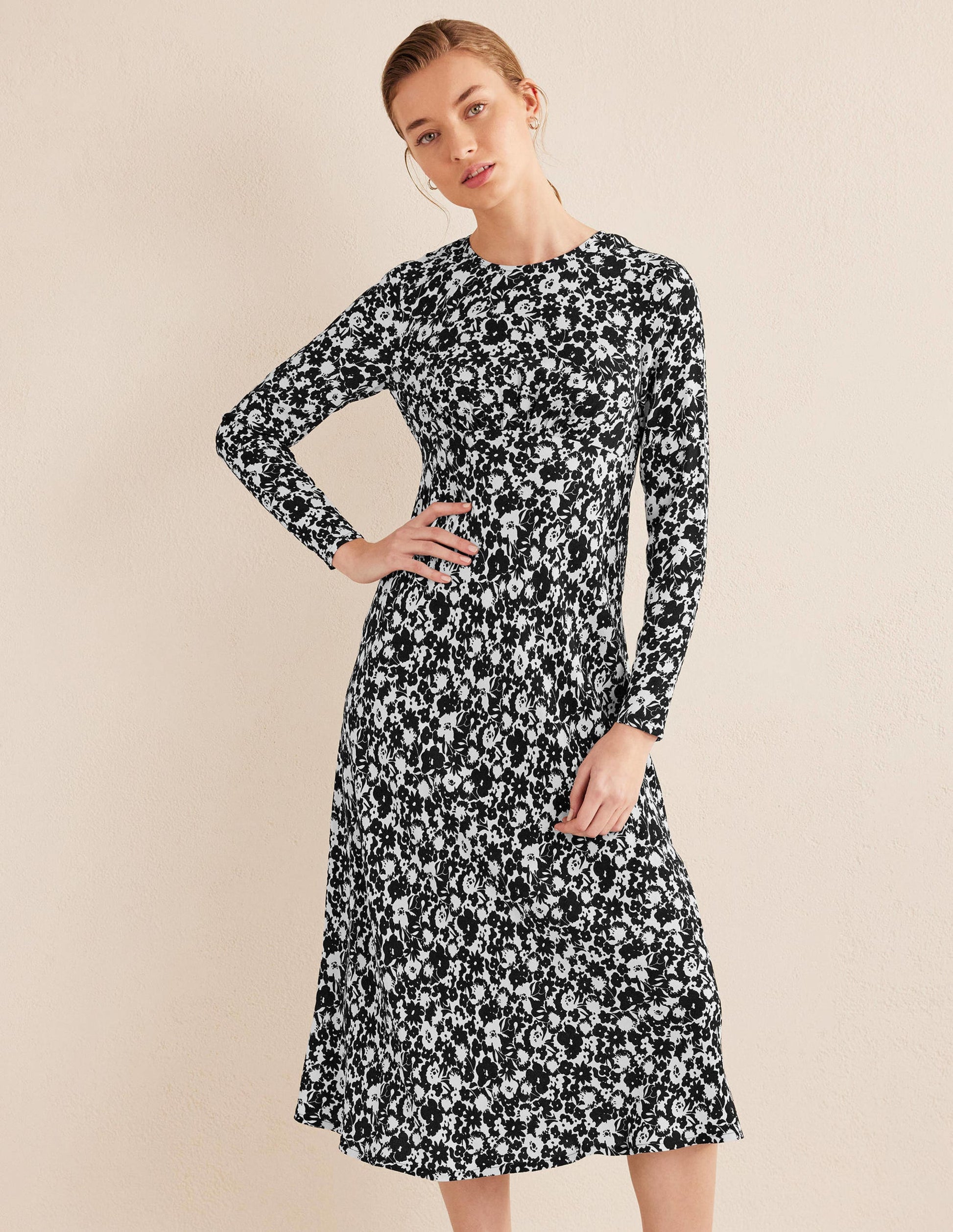 Robe midi style 40s à col rond-Noir, motif Bloom Silhouette-1