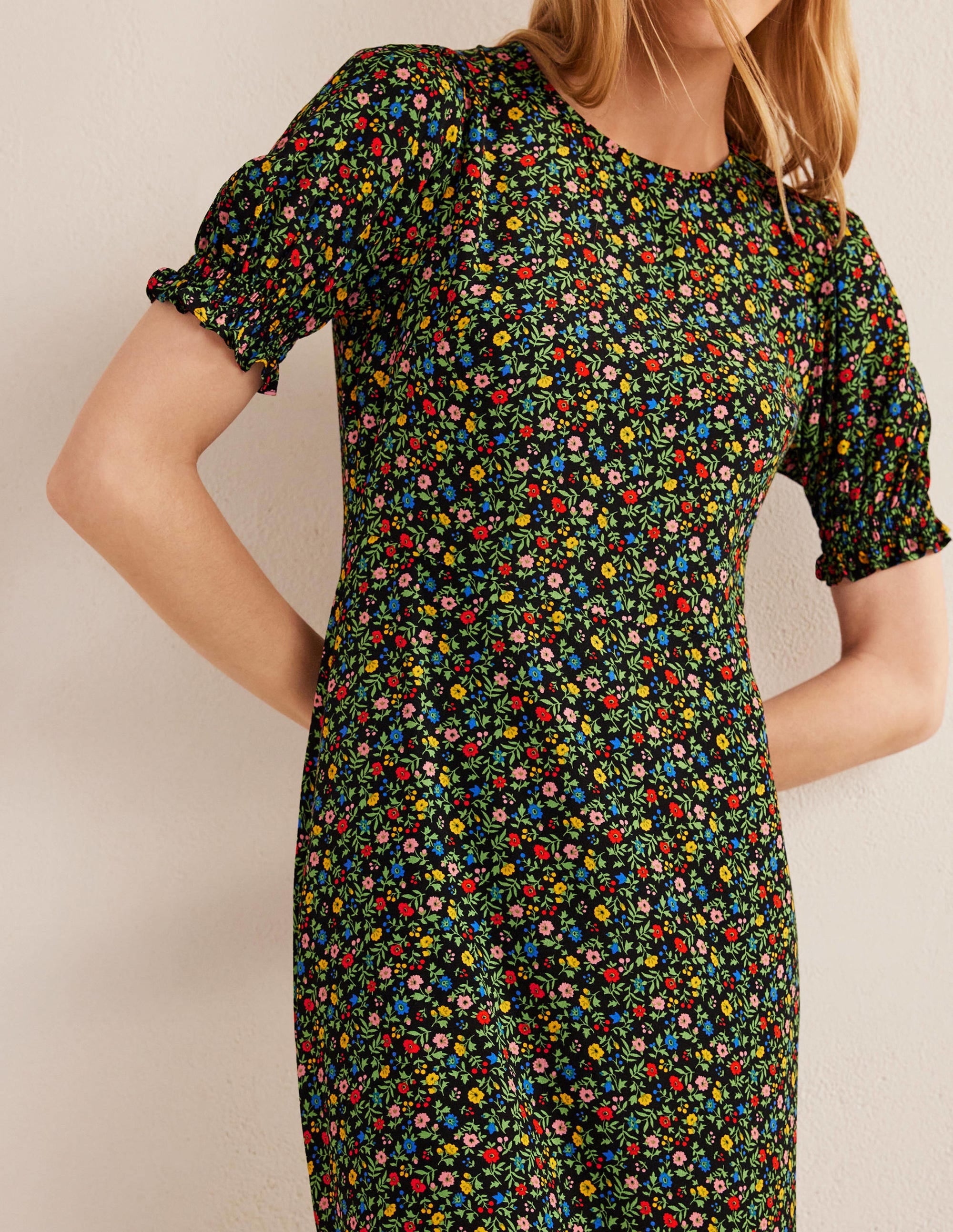 Robe midi style 40s Corinne-Noir, motif Petal Foliage - Image 4