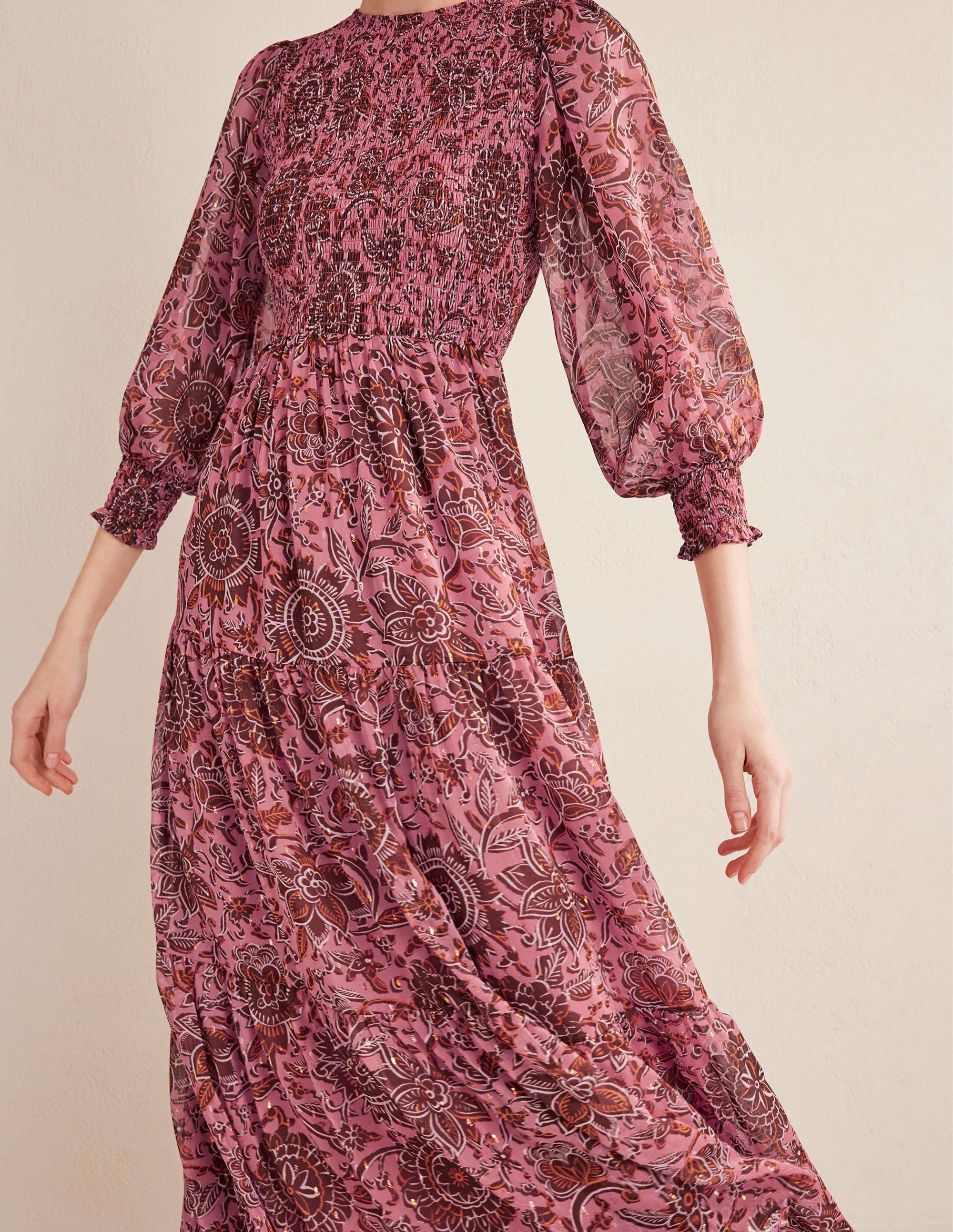 Robe longue métallisée à smocks-Rose délavé, tapisserie florale - Image 2