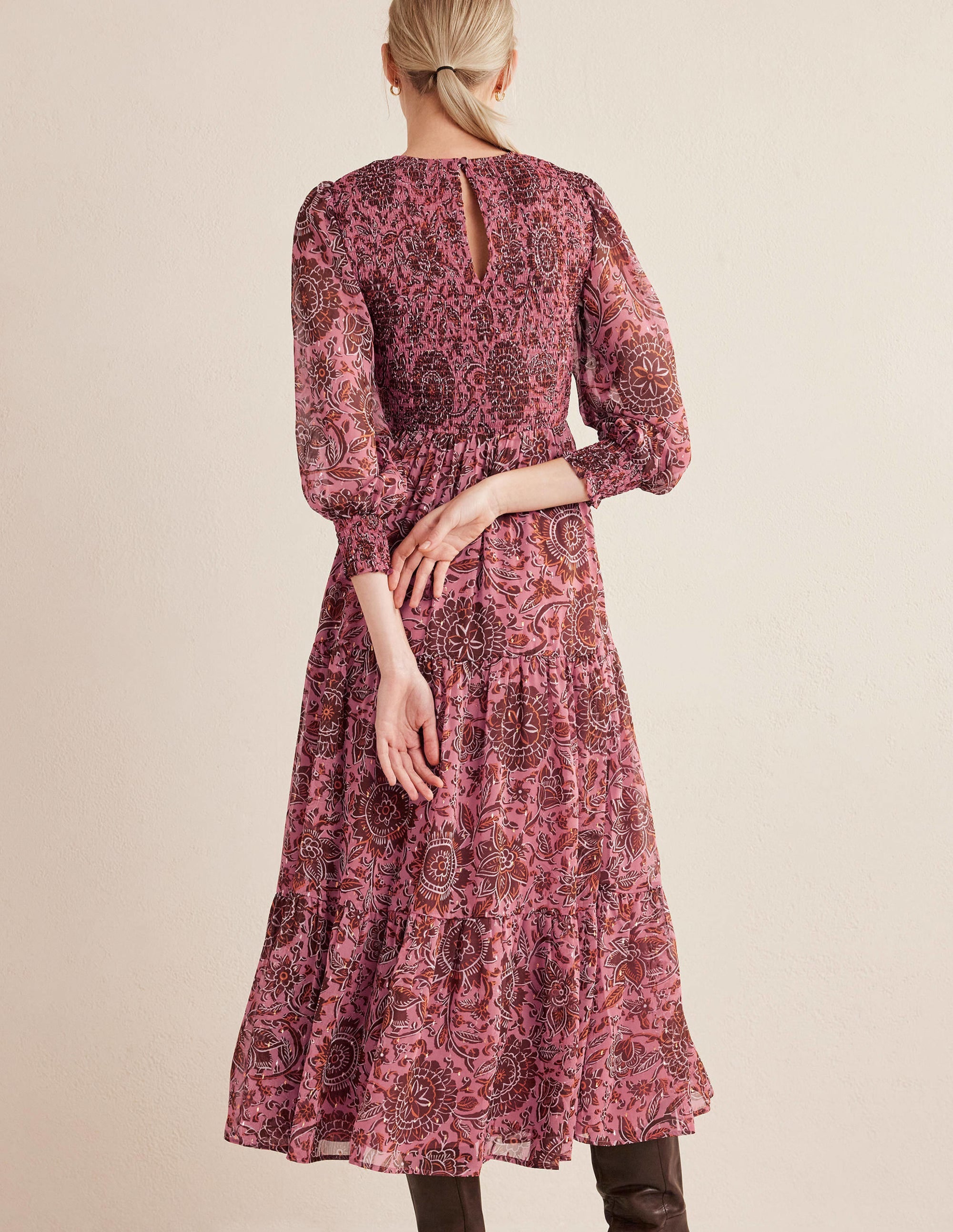 Robe longue métallisée à smocks-Rose délavé, tapisserie florale - Image 3