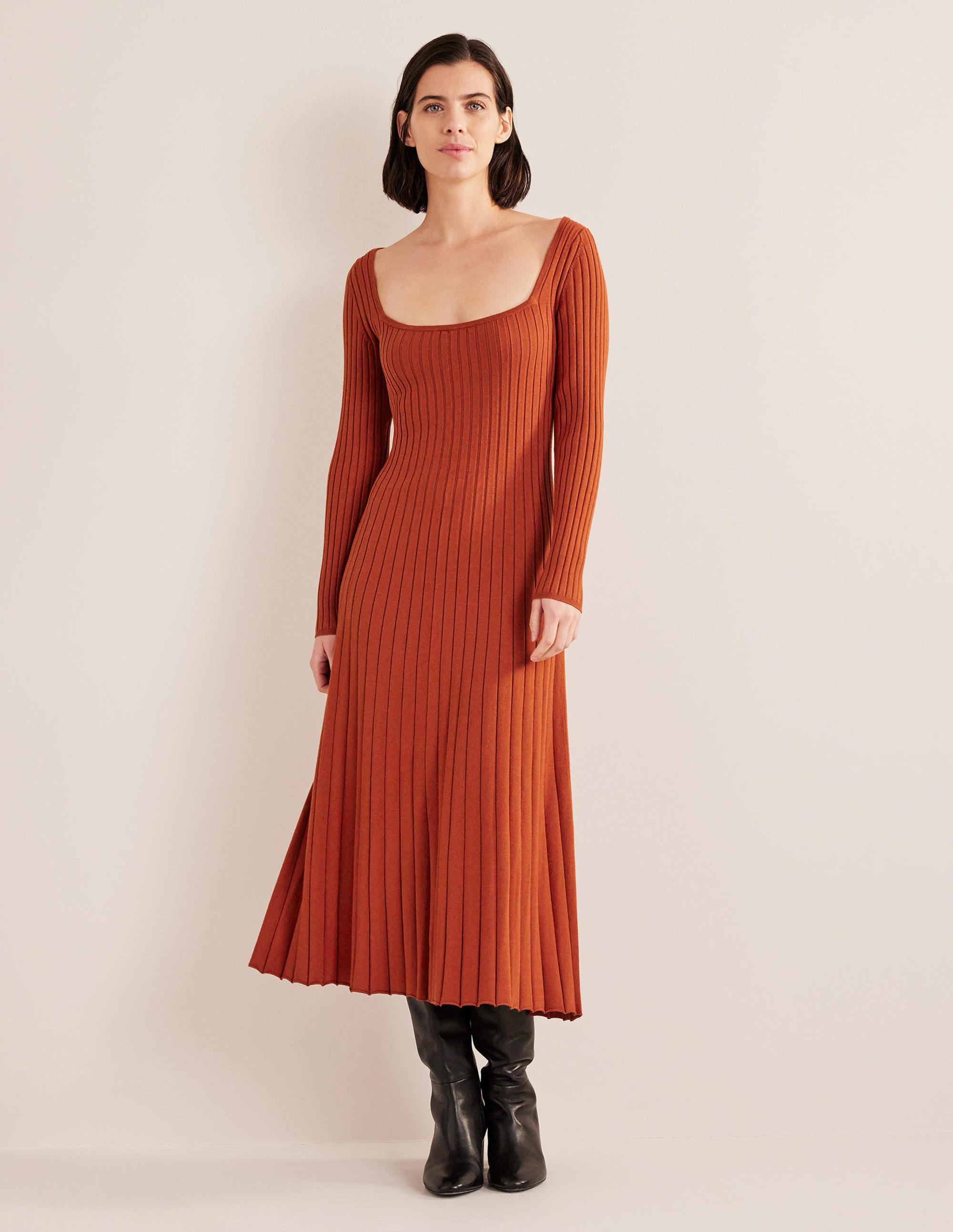 Rippstrickkleid mit Rundhalsausschnitt-Rostrot - Image 1