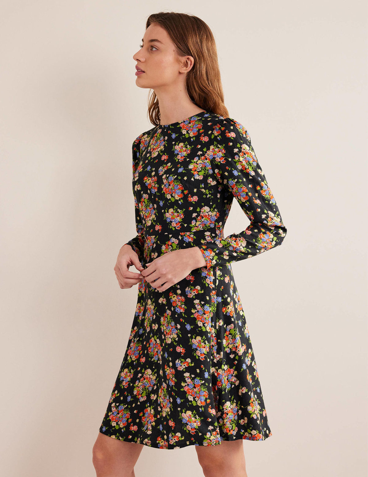 Ausgestelltes Kleid mit Rundhalsausschnitt-Schwarz, Wildblumen - Image 1