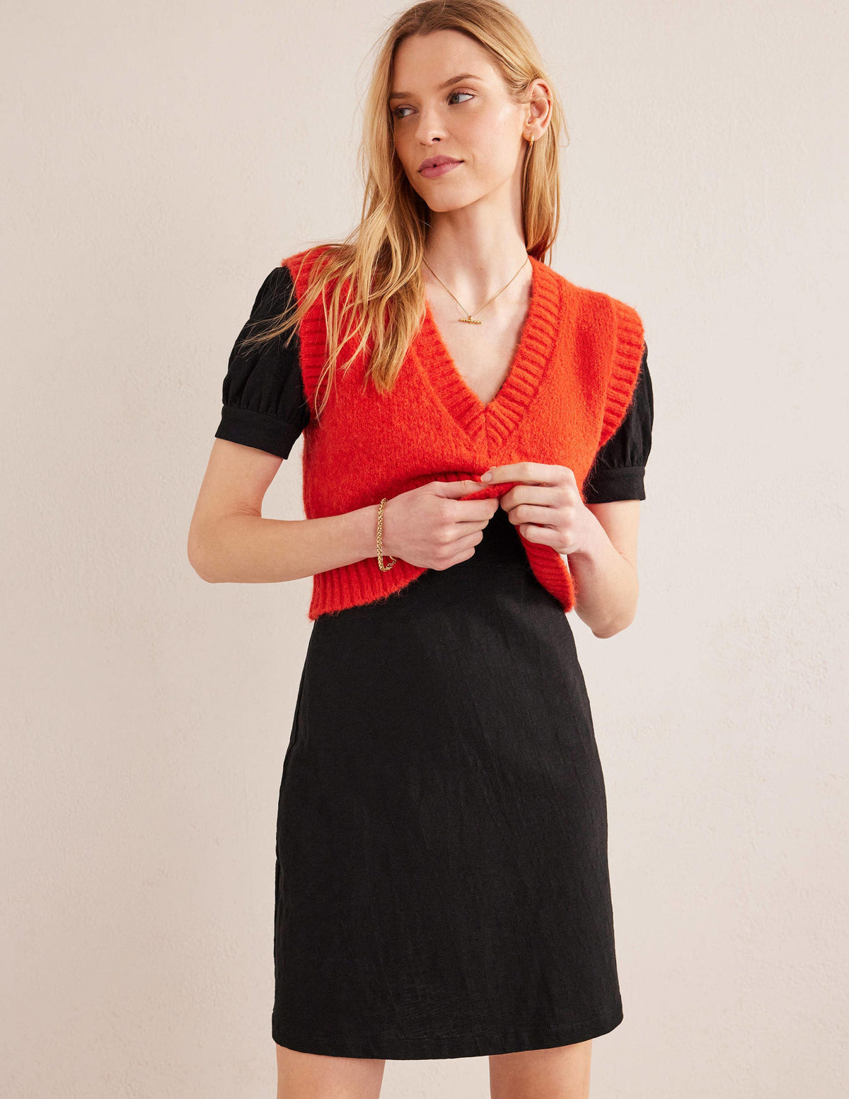 Jerseyminikleid mit V-Ausschnitt-Schwarz - Image 4