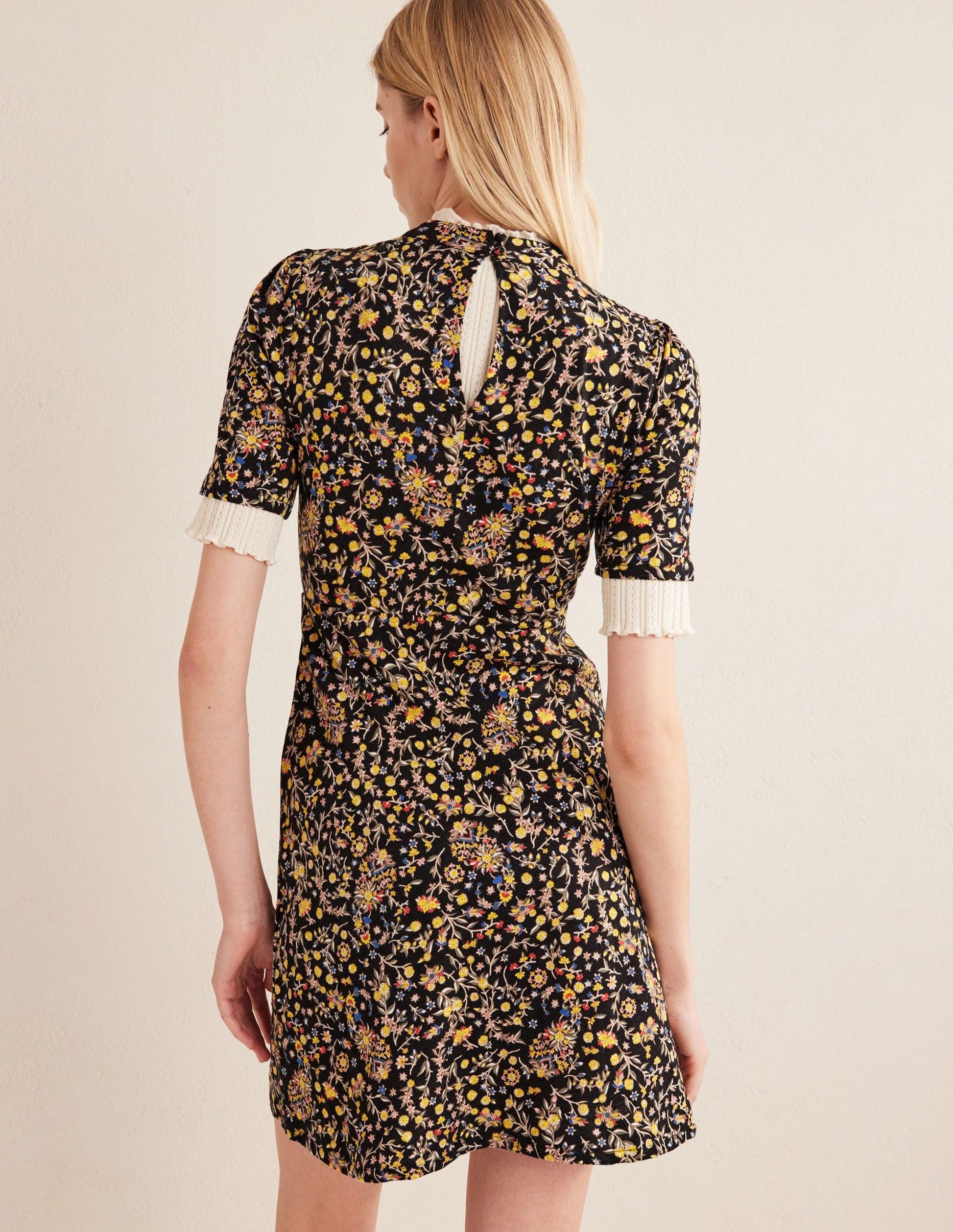 Jersey-Minikleid-Schwarz, Wildblumen-Paisleymuster-2