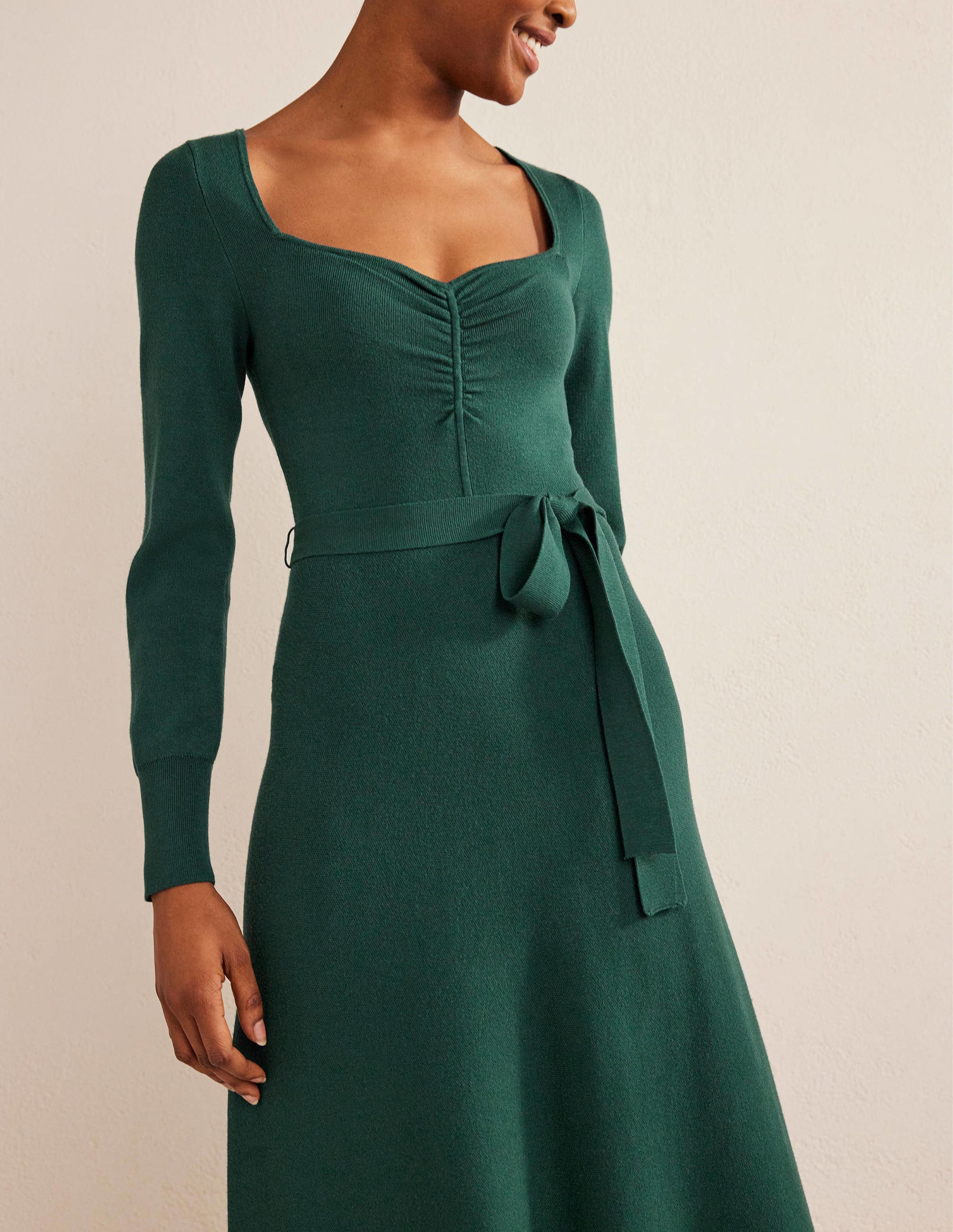 Robe midi avec encolure en cœur-Émeraude nocturne - Image 4