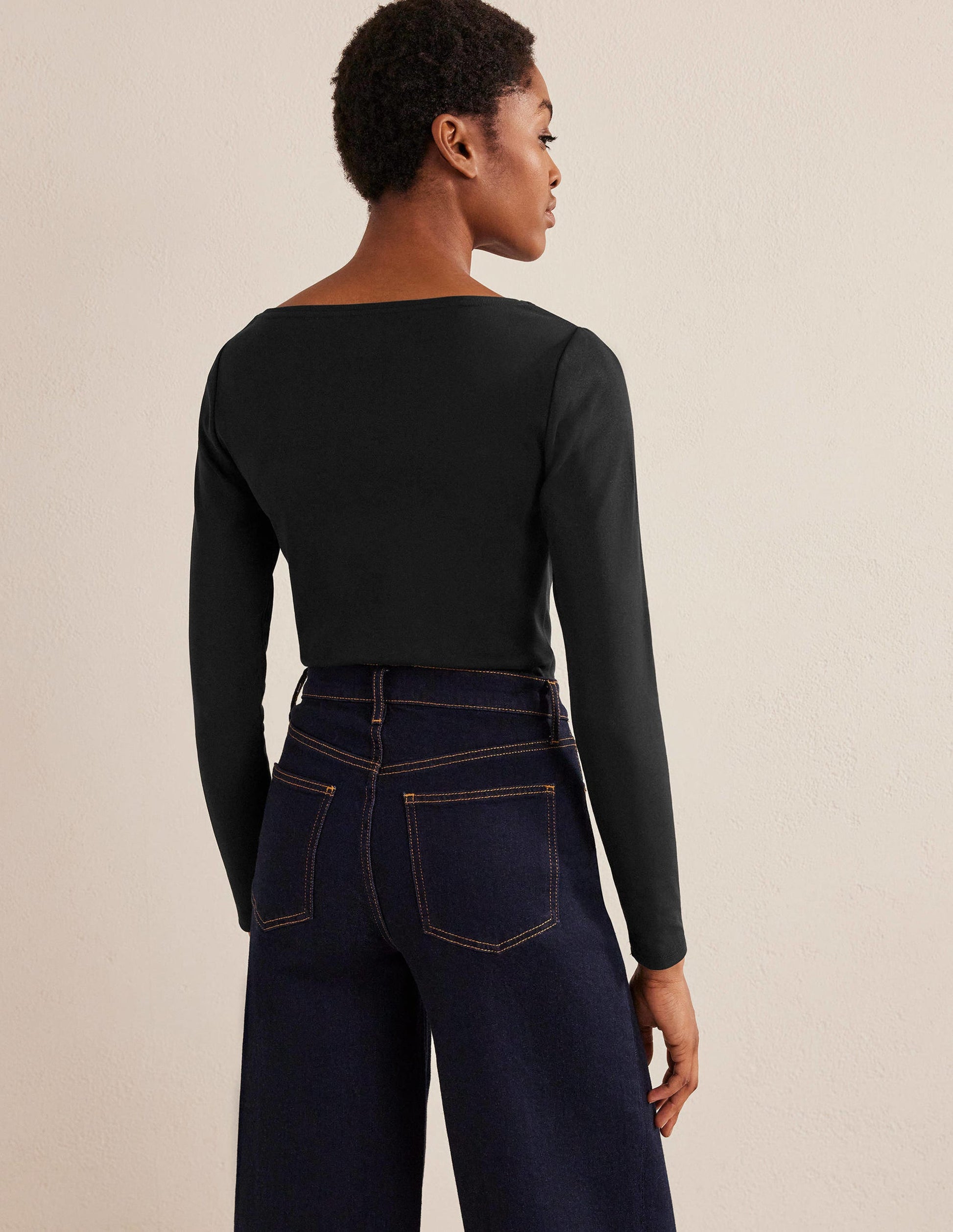 Basic-Shirt mit U-Boot-Ausschnitt-Schwarz-3