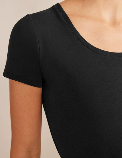 Kurzärmeliges Basic-T-Shirt-Schwarz
