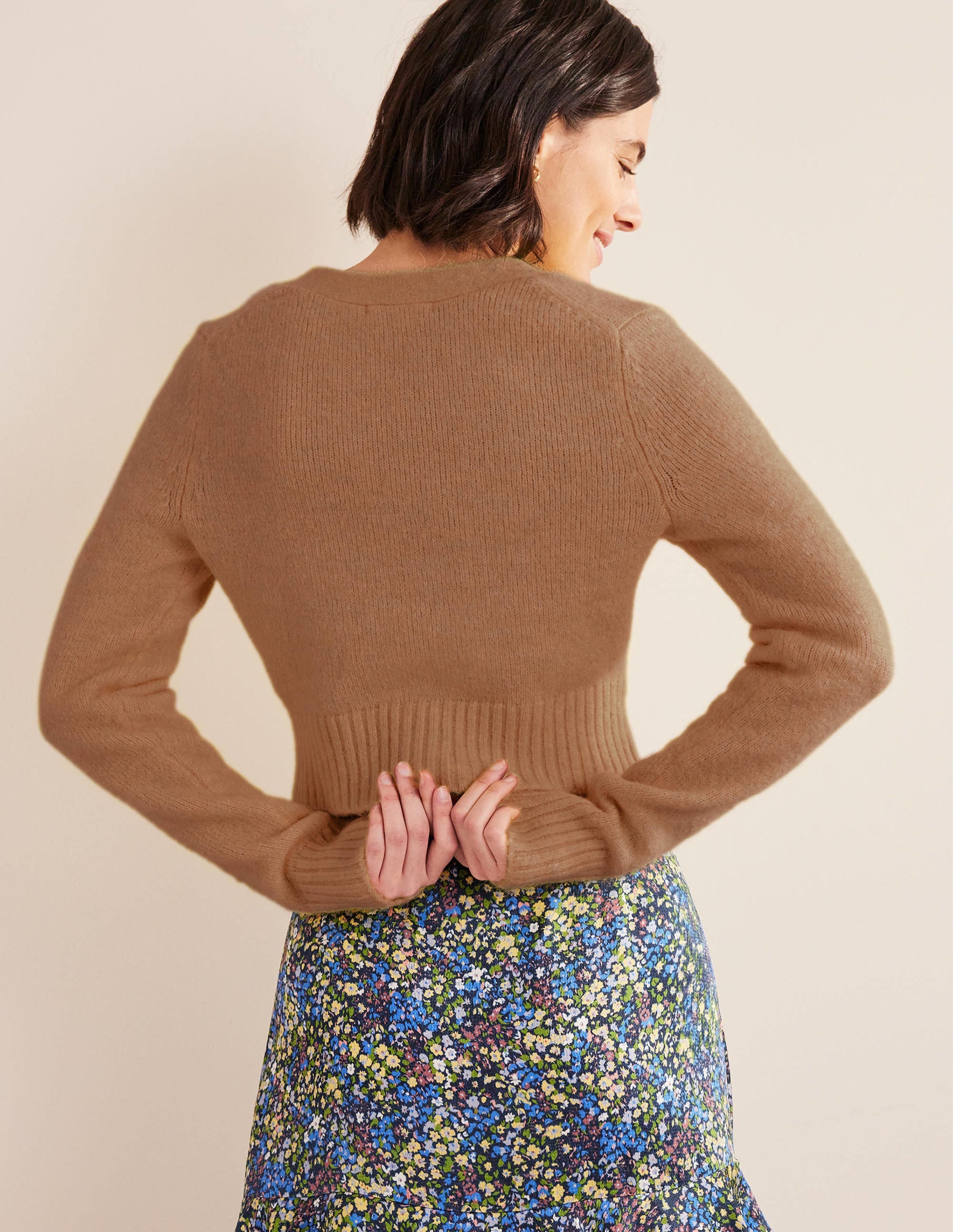 Kurz geschnittener Cardigan mit V-Ausschnitt-Kamelbraun Melange - Image 3