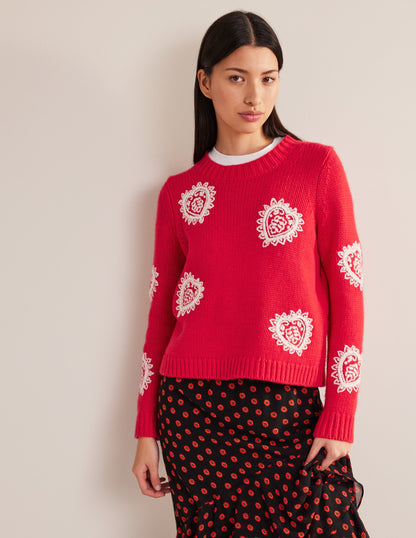 Grobstrick-Pullover mit Stickerei-Erdbeerkuchenrot
