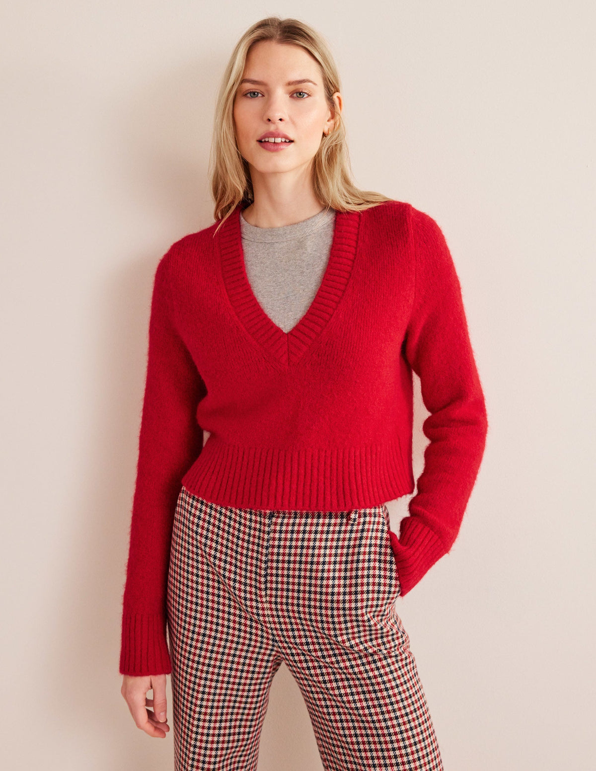 Kurz geschnittener Pullover mit V-Ausschnitt-Purpurrot - Image 4