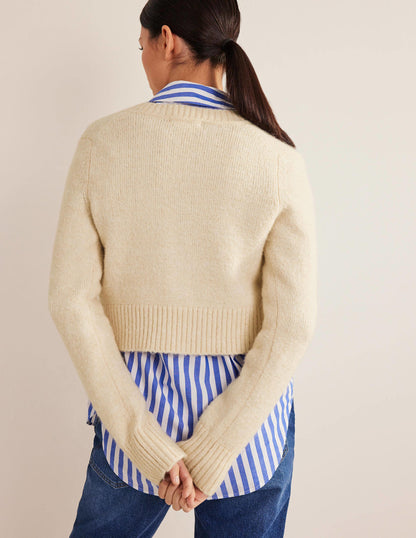 Kurz geschnittener Pullover mit V-Ausschnitt-Seilbraun-3