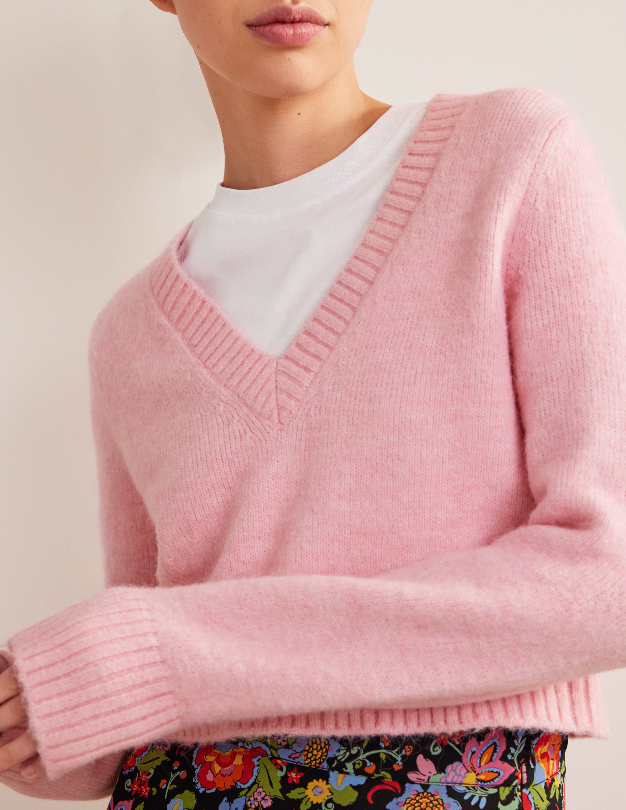 Kurz geschnittener Pullover mit V-Ausschnitt-Cameo-Rosa - Image 2