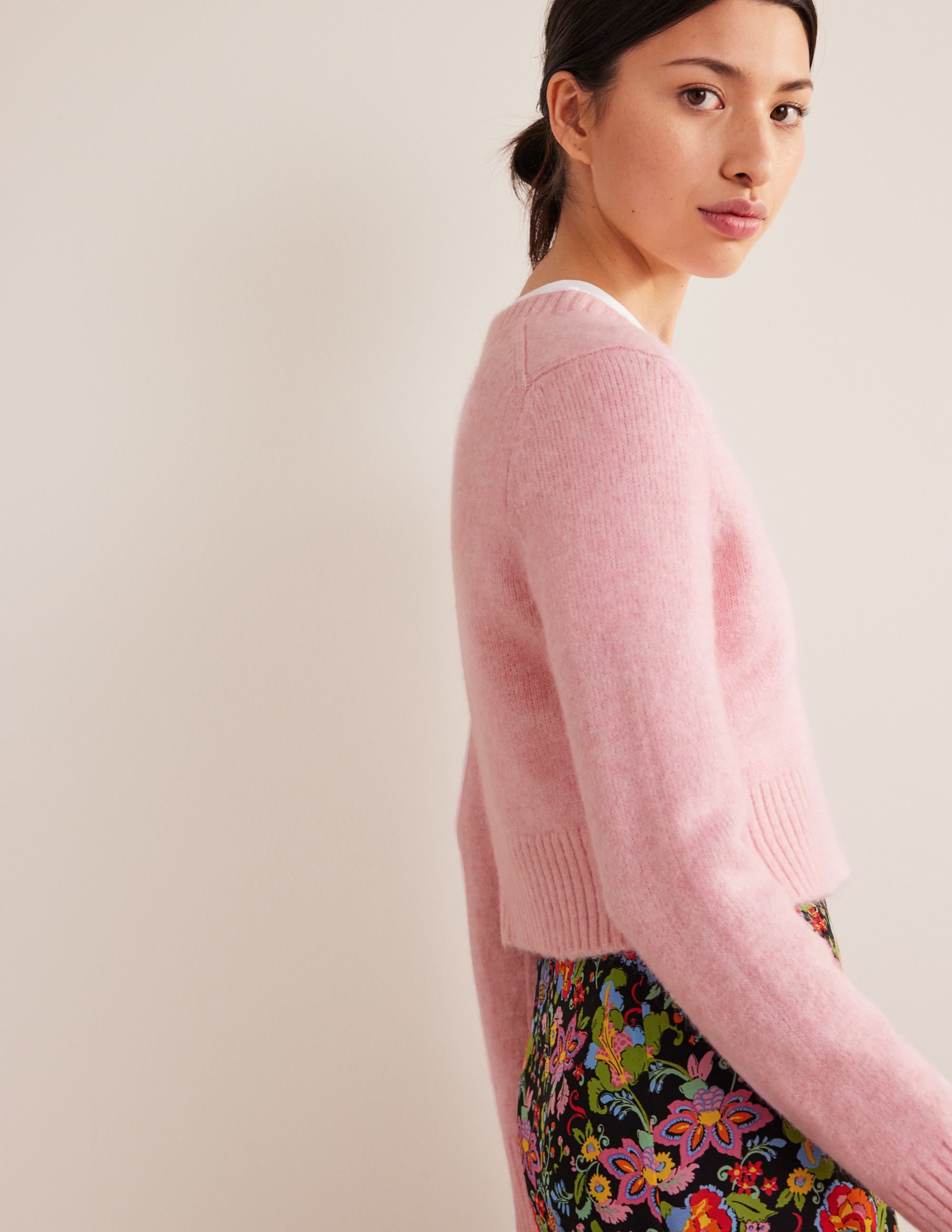 Kurz geschnittener Pullover mit V-Ausschnitt-Cameo-Rosa - Image 4