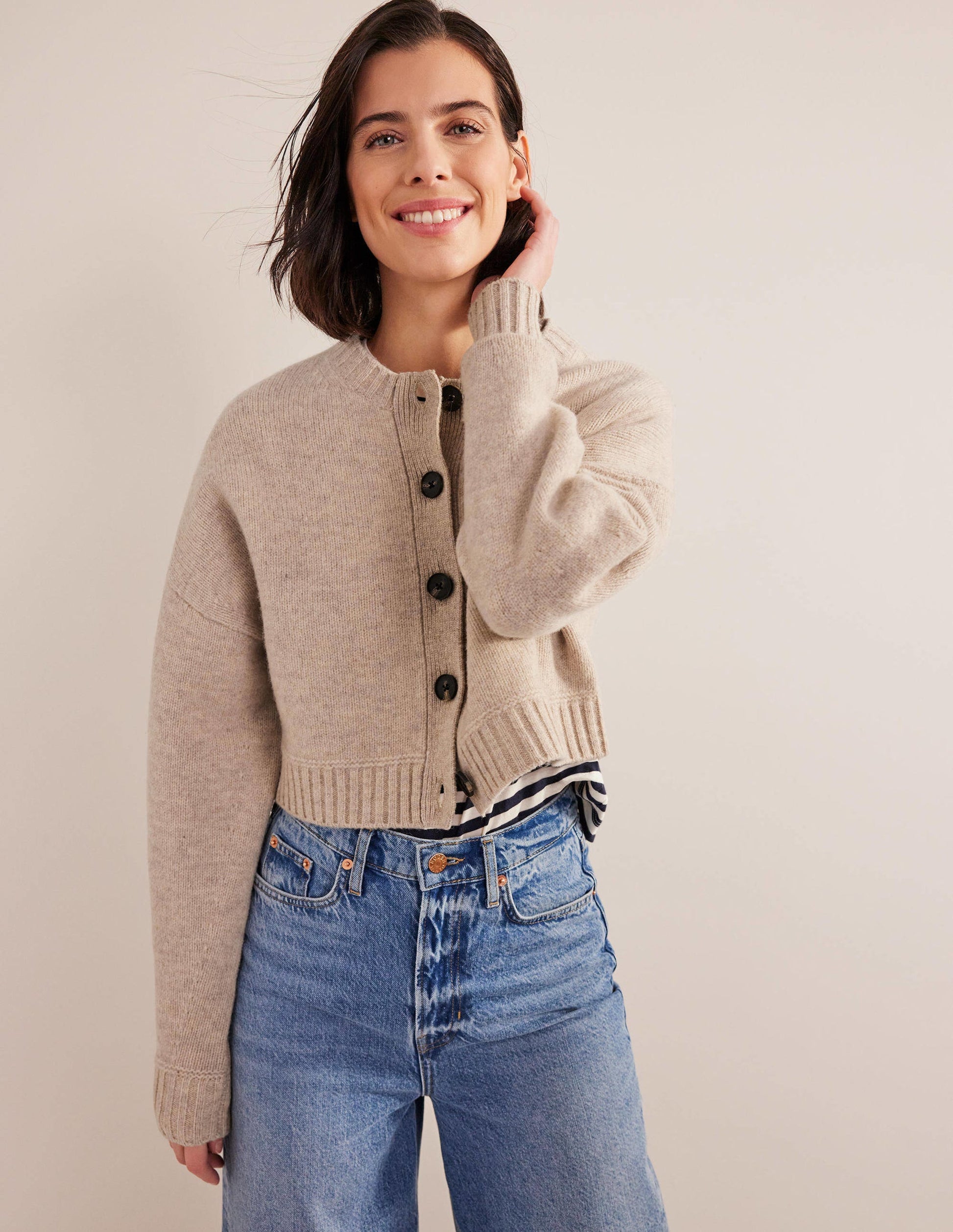 Kurz geschnittener Cardigan aus gebürsteter Wolle-Hellbeige Melange-4