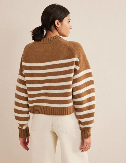 Kurz geschnittener Pullover aus gebürsteter Wolle-Teddybärbraun/Naturweiß, Gestreift