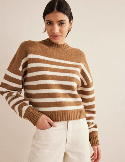 Kurz geschnittener Pullover aus gebürsteter Wolle-Teddybärbraun/Naturweiß, Gestreift