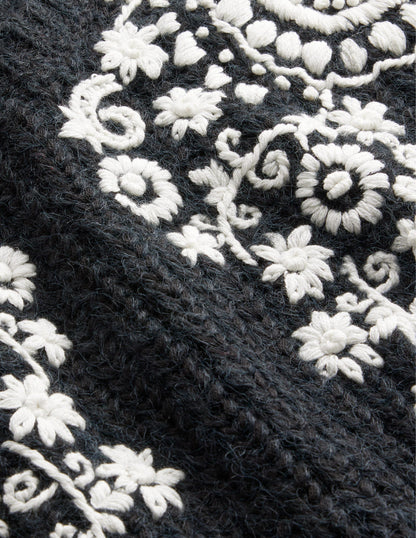 Rippstrickpullover mit Stickerei-Schwarz/Naturweiß, Stickerei
