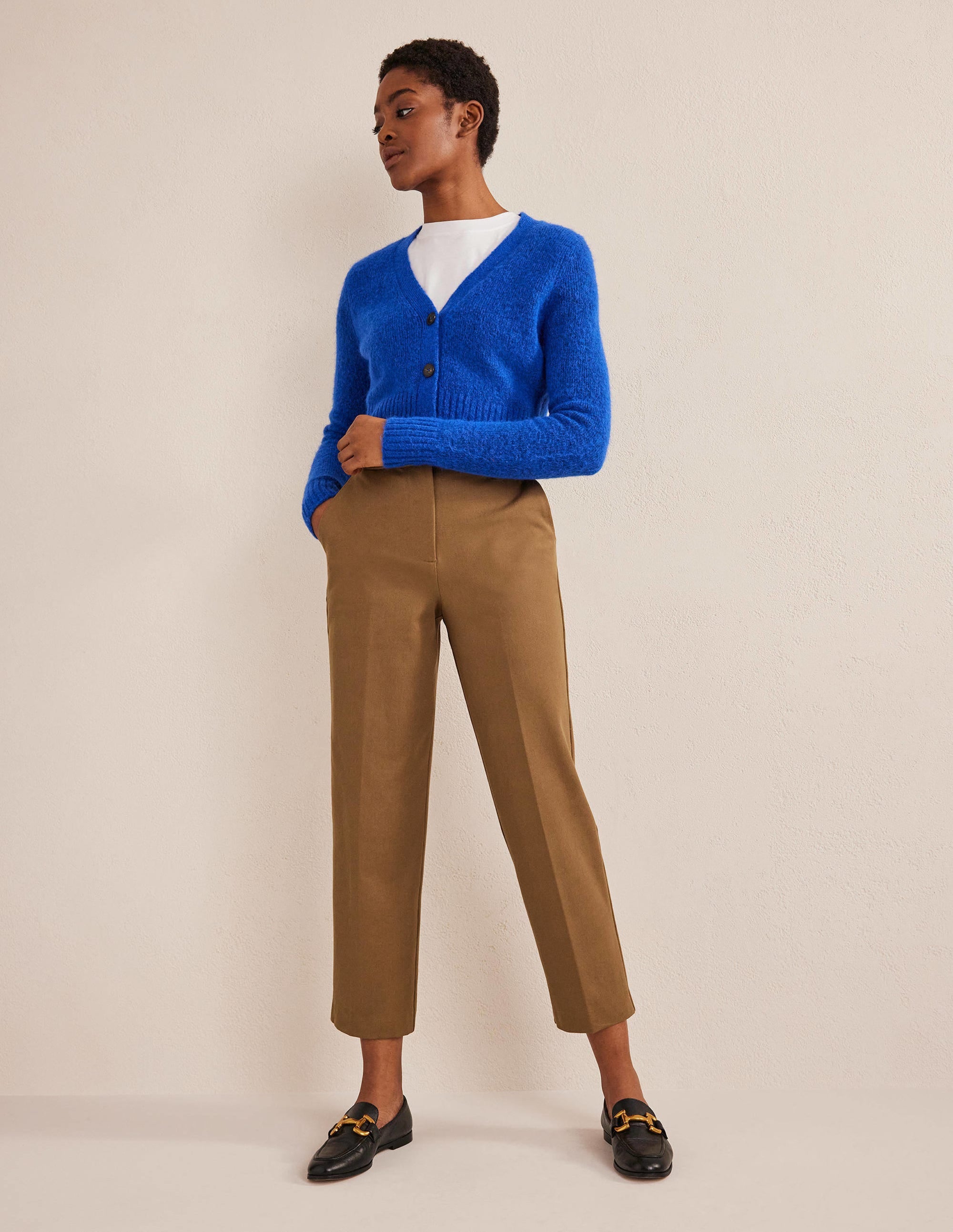 Gerade geschnittene Hose mit 2-Wege-Stretch-Karamellbraun - Image 1
