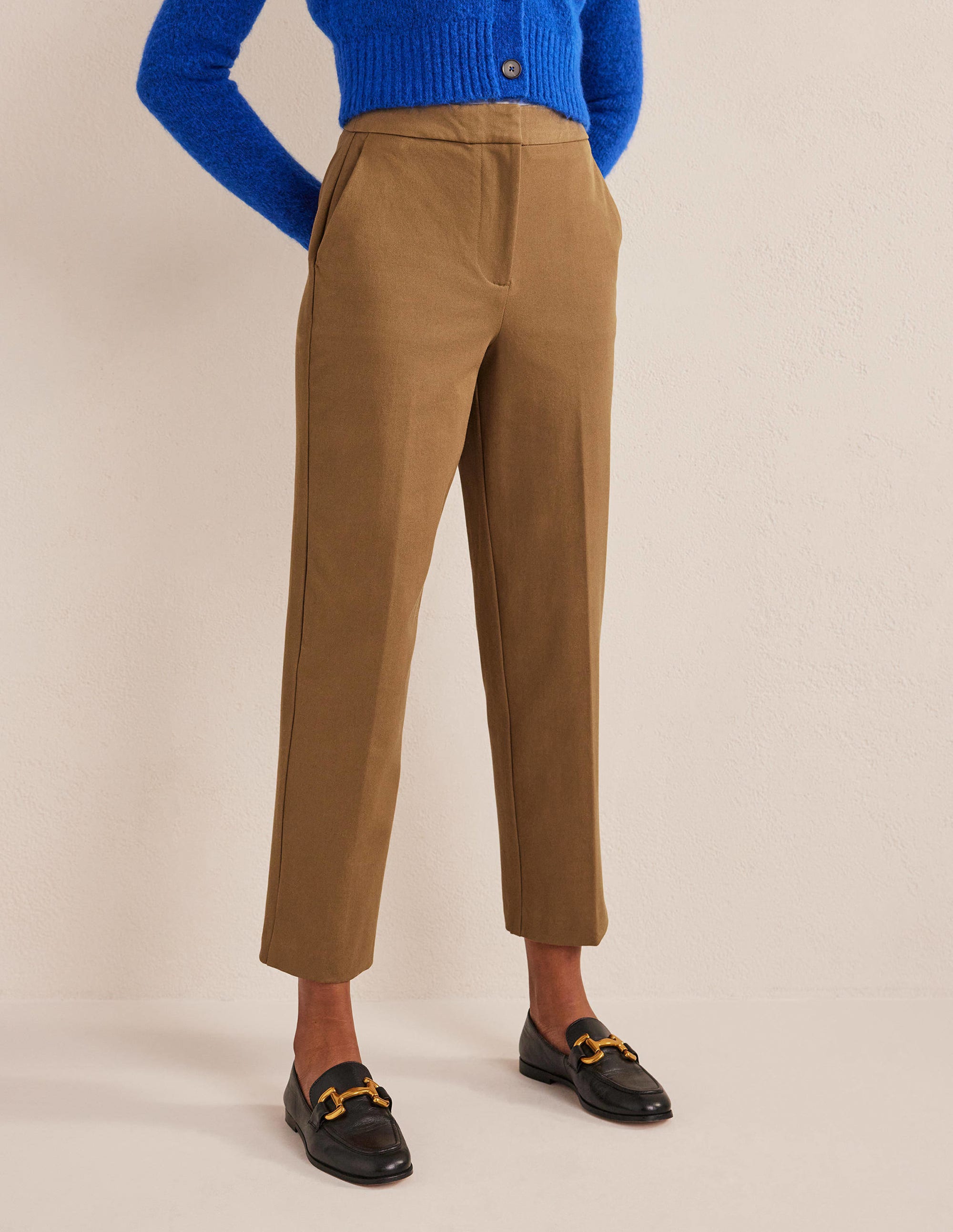Gerade geschnittene Hose mit 2-Wege-Stretch-Karamellbraun - Image 5