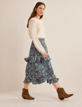 Jupe midi florale à volants en satin-Bleu nébuleuse, motif Gardenia Petal