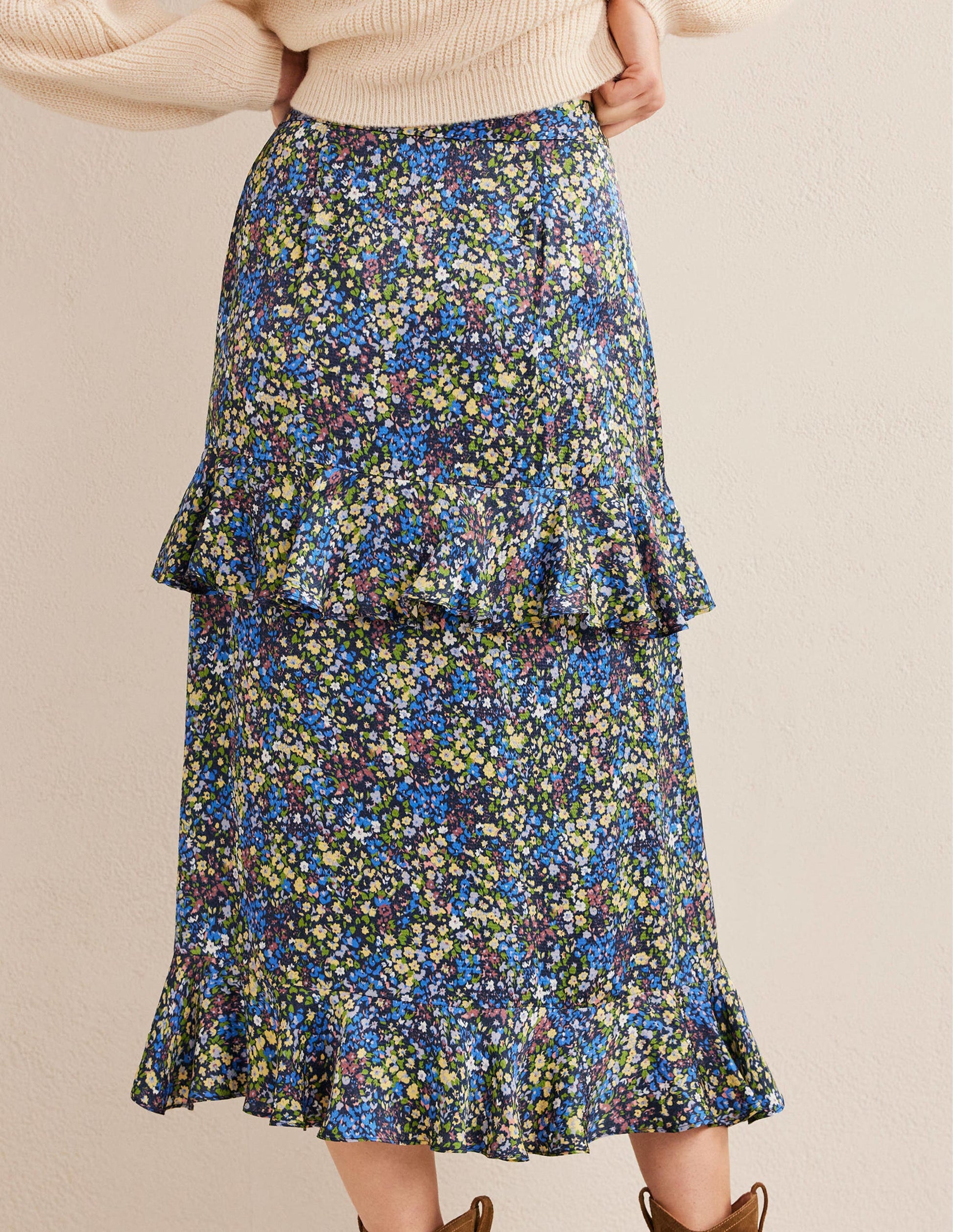 Jupe midi florale à volants en satin-Bleu nébuleuse, motif Gardenia Petal-3