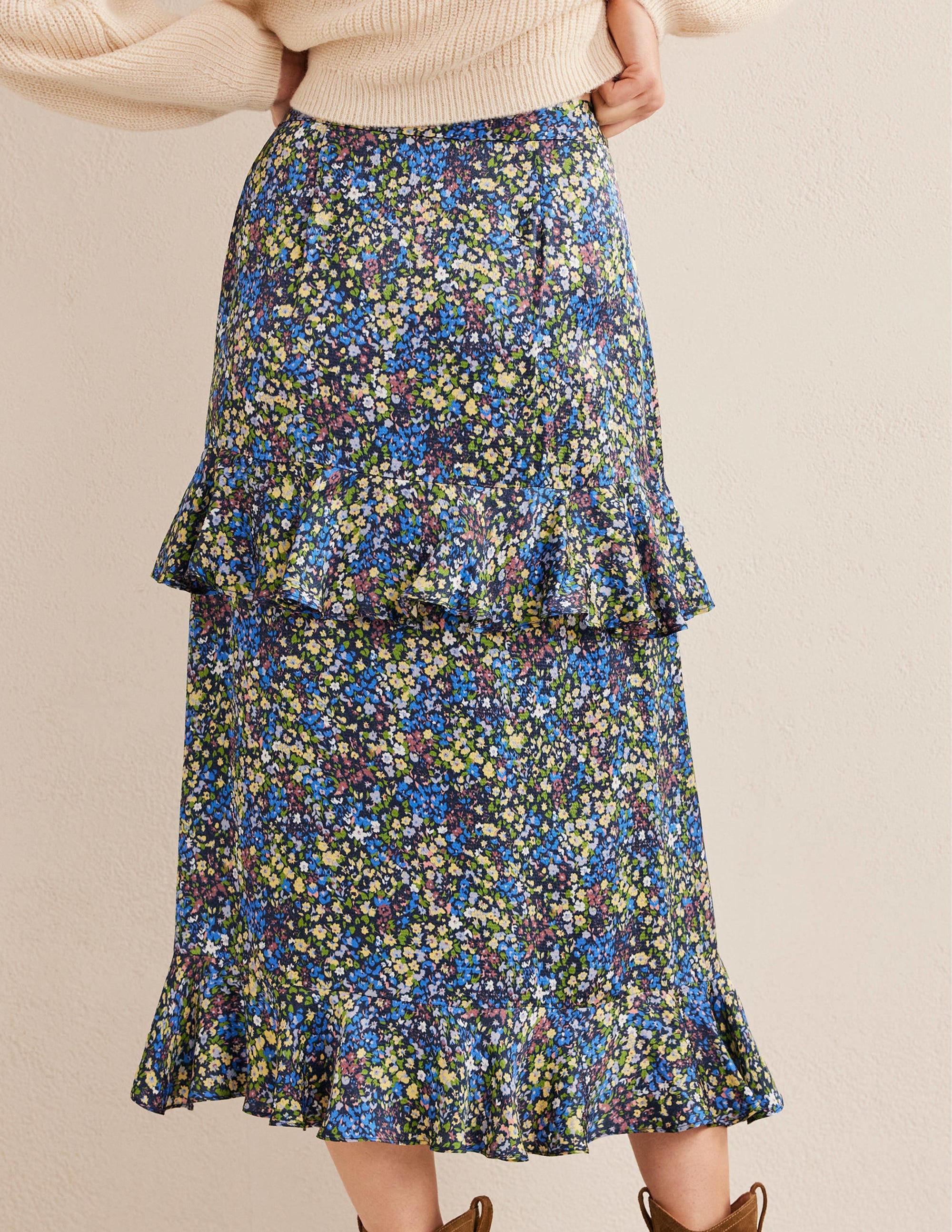Jupe midi florale à volants en satin-Bleu nébuleuse, motif Gardenia Petal - Image 3