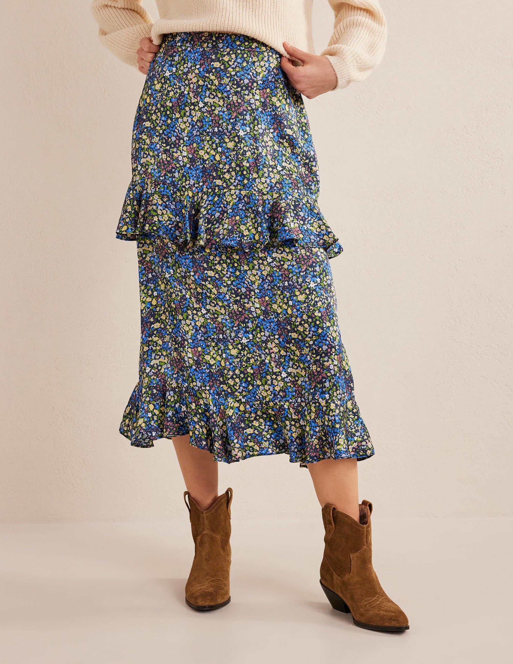 Jupe midi florale à volants en satin-Bleu nébuleuse, motif Gardenia Petal - Image 4