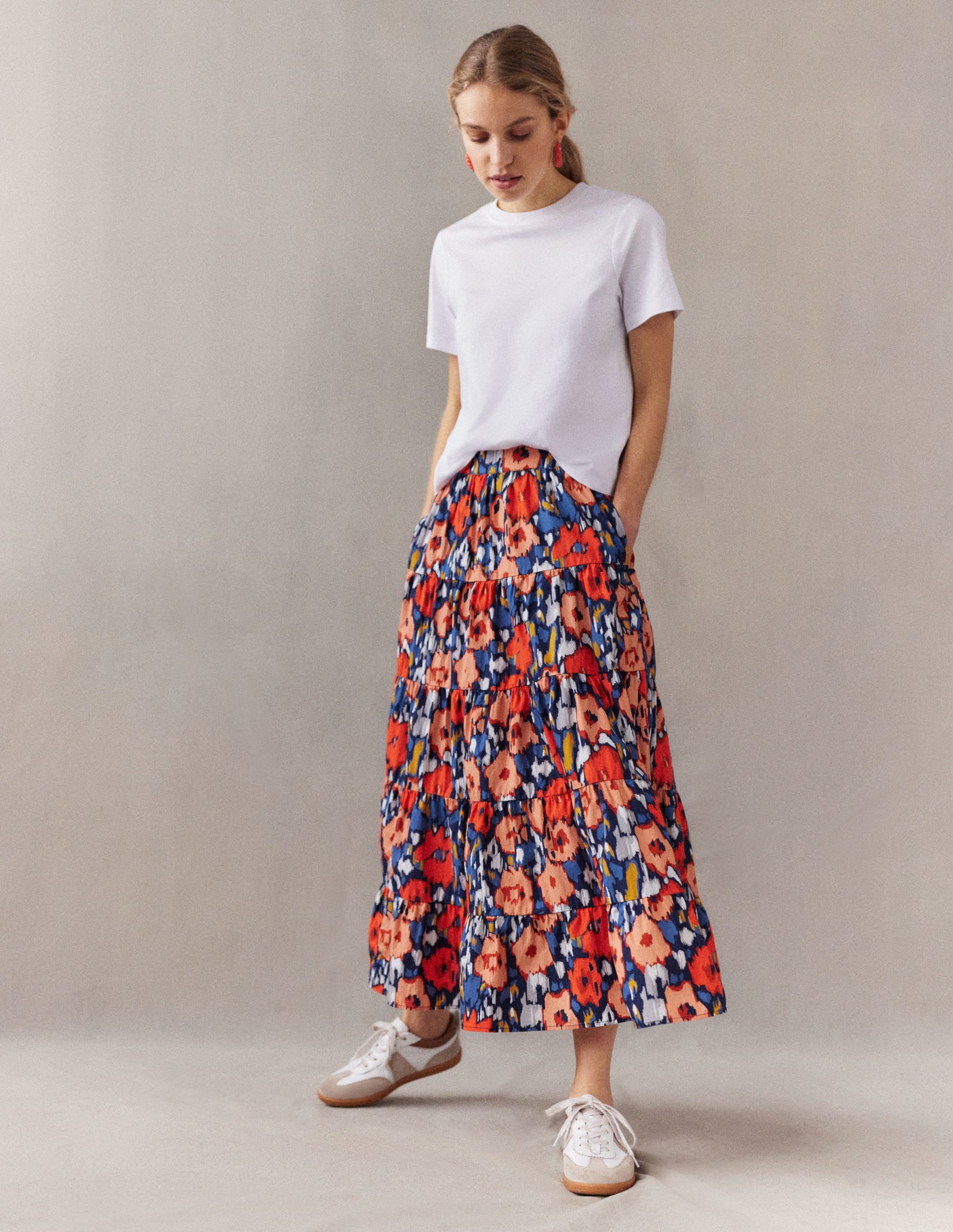Jupe midi volantée en popeline-Bleu marine, grand motif Abstract Poppy - Image 6