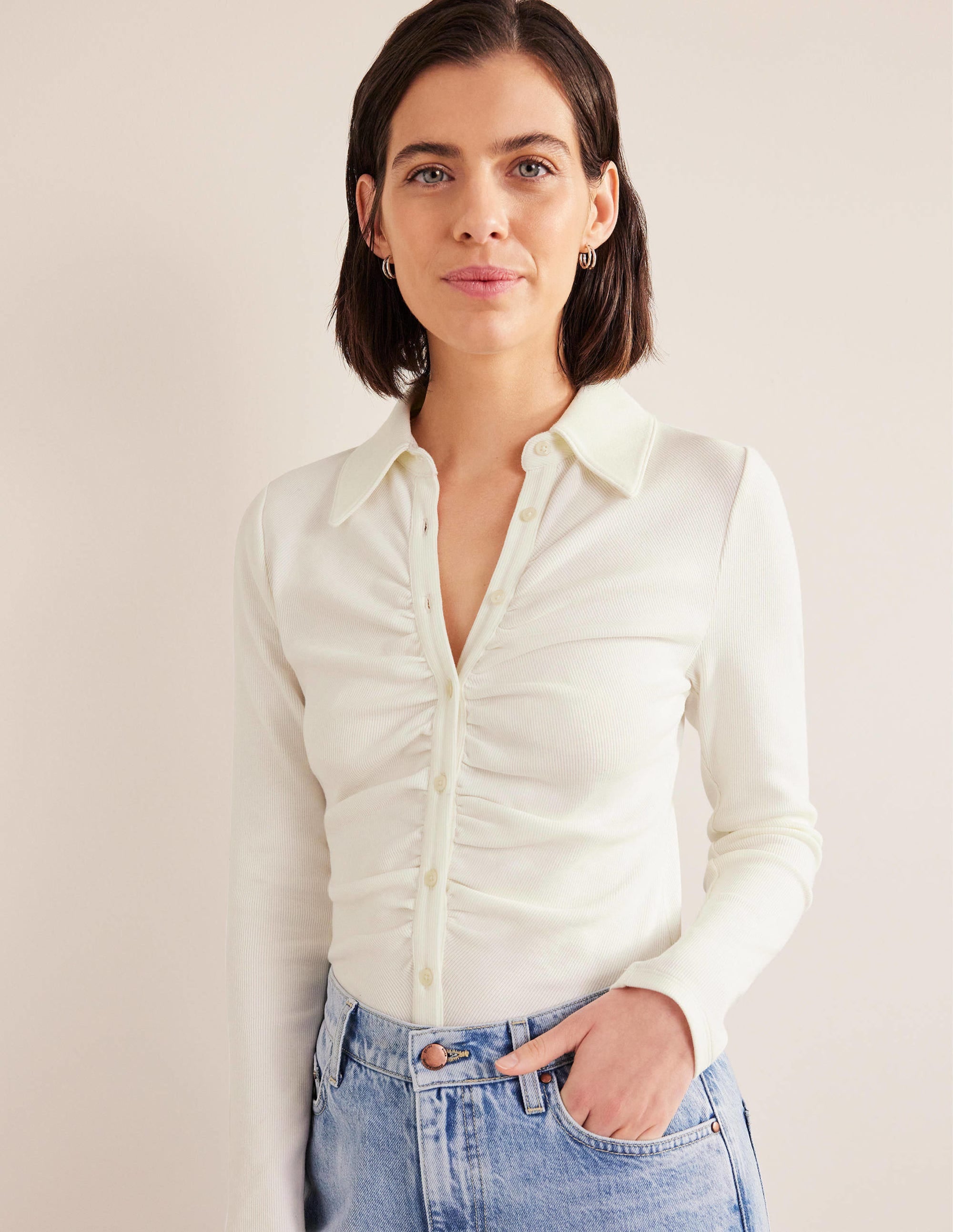 Chemise en jersey froncée sur le devant-Ivoire - Image 4