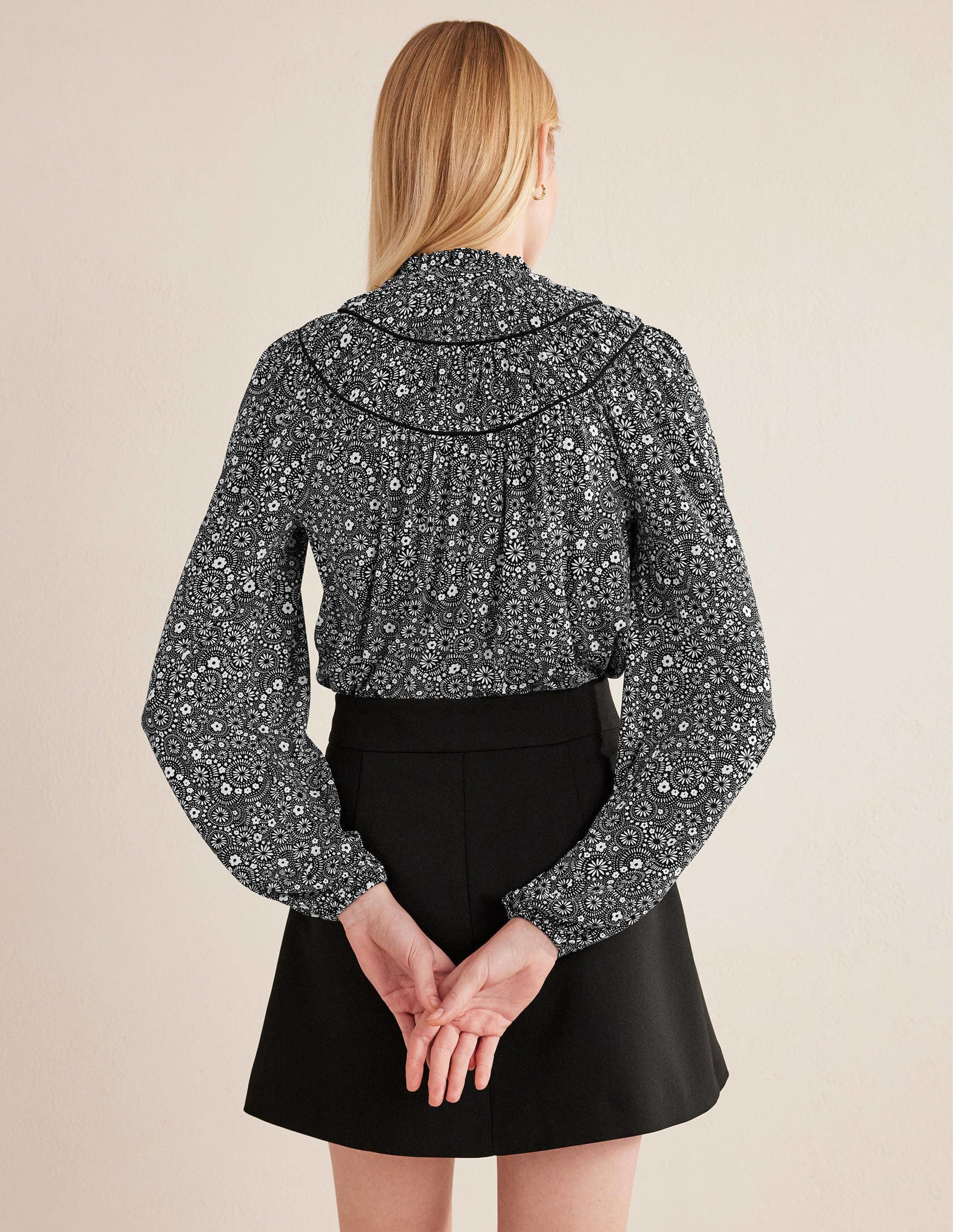 Chemise en jersey avec empiècement froncé-Noir, motif Dotty Daisy-3