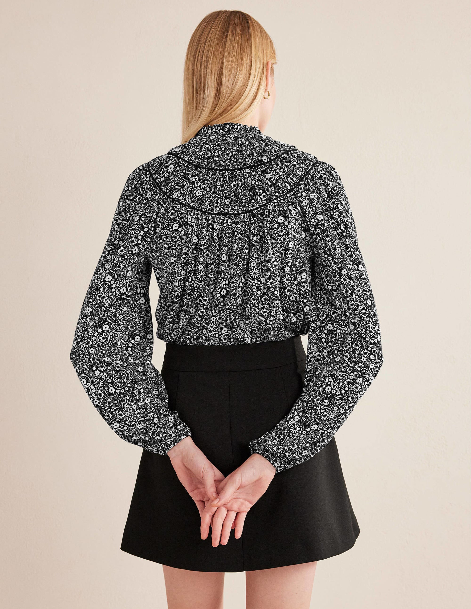 Chemise en jersey avec empiècement froncé-Noir, motif Dotty Daisy - Image 3