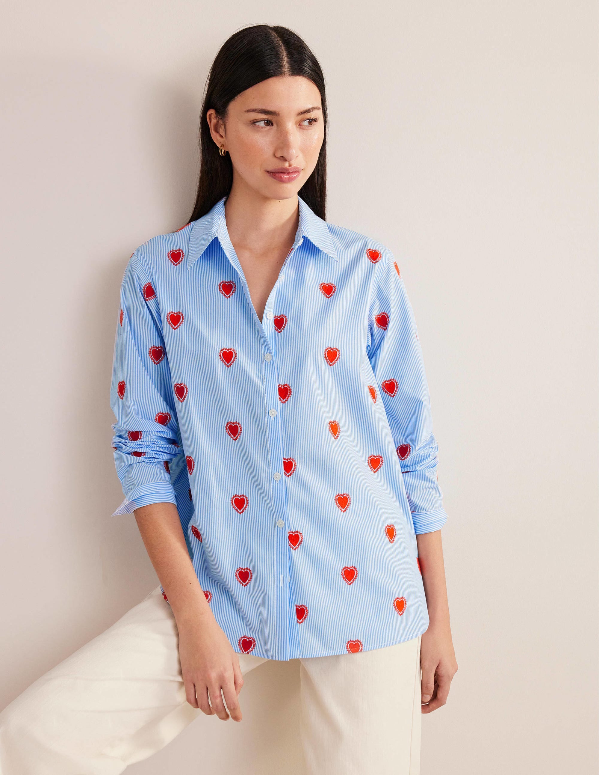Chemise décontractée brodée-Cœur, rayé style coutil - Image 1