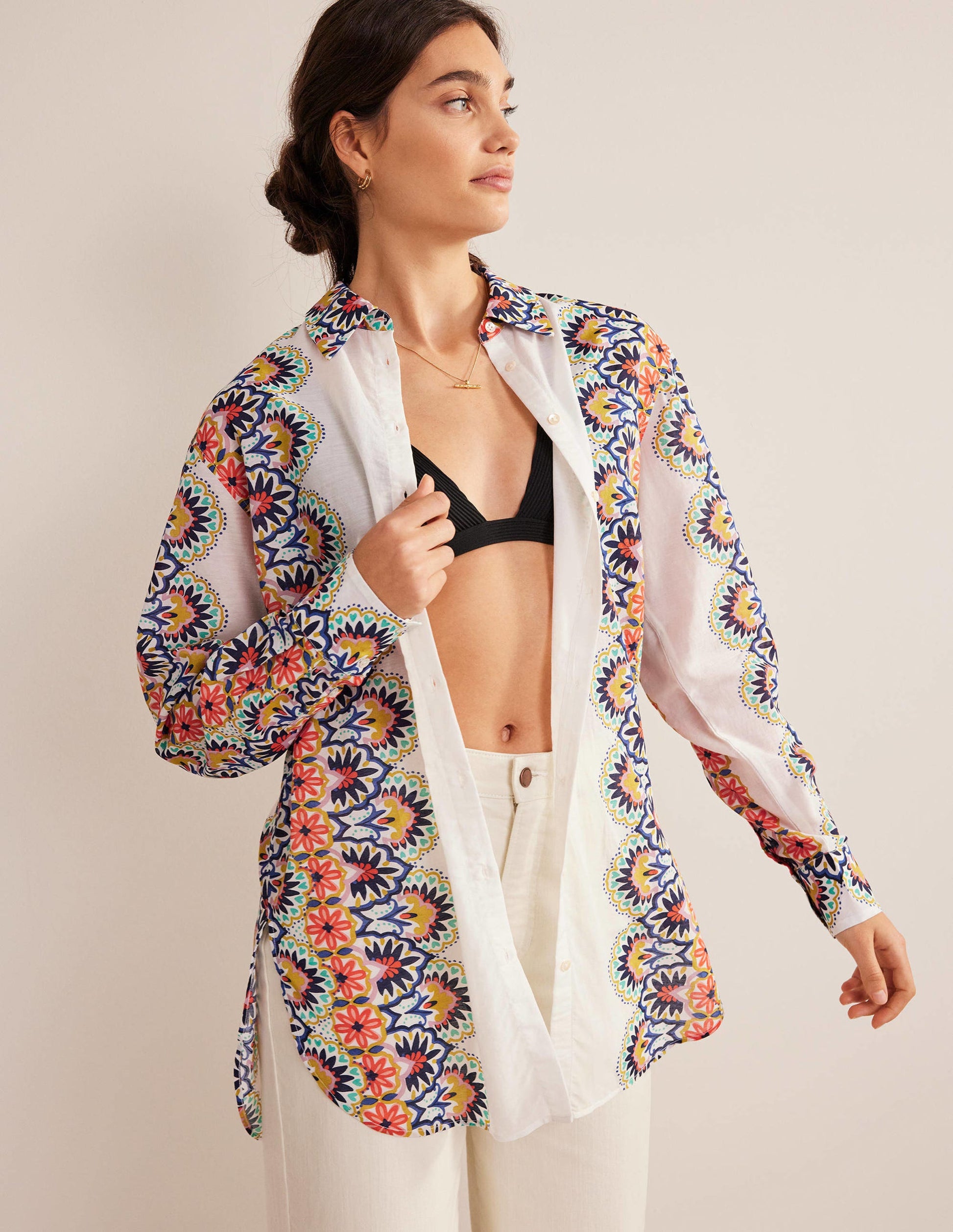 Lang geschnittenes Hemd für den Urlaub-Naturweiß, Röschen-1