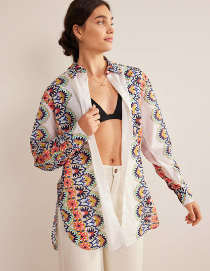 Lang geschnittenes Hemd für den Urlaub-Naturweiß, Röschen-1