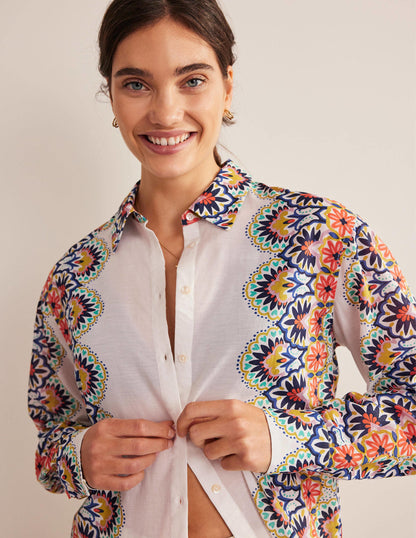 Lang geschnittenes Hemd für den Urlaub-Naturweiß, Röschen-2