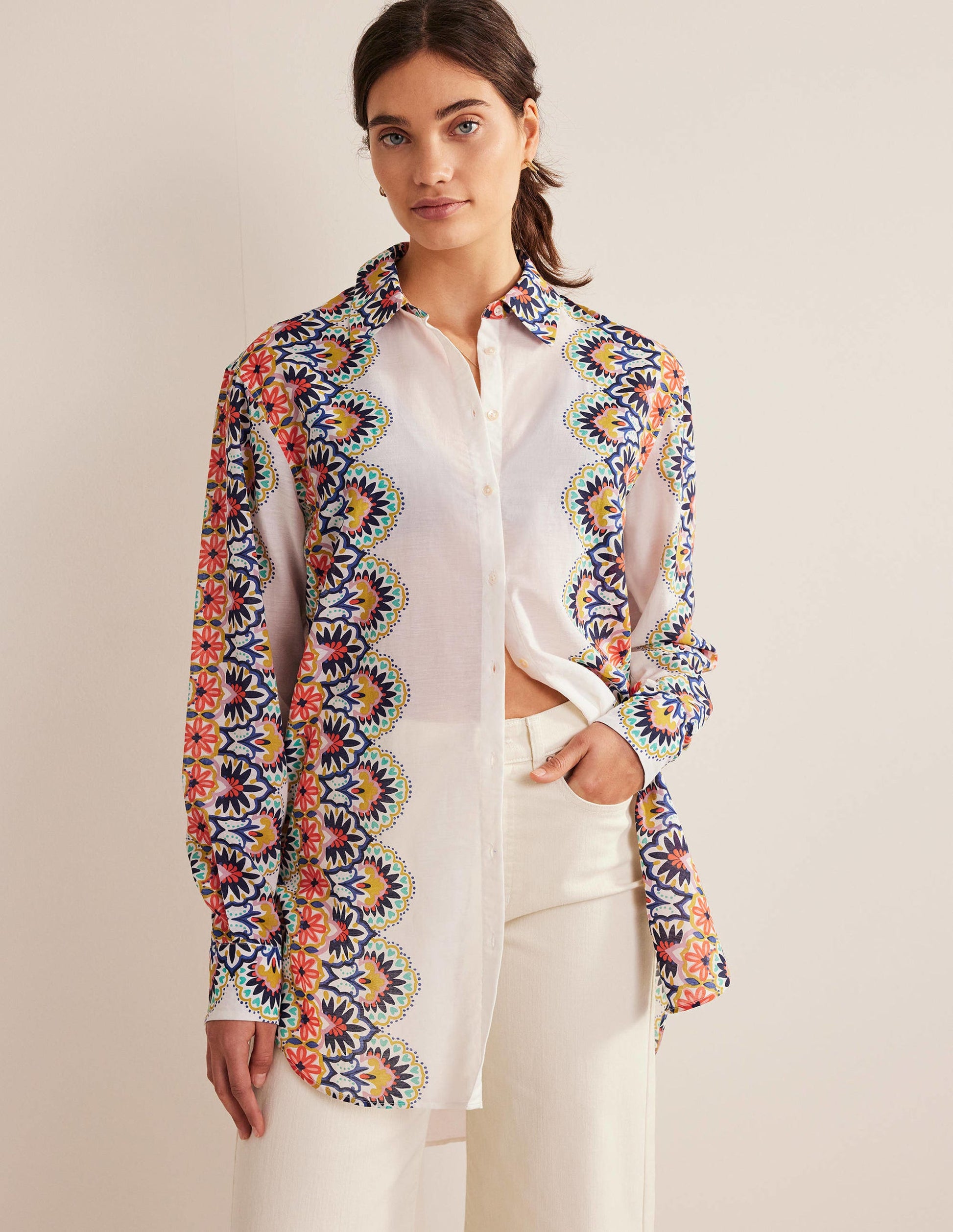 Lang geschnittenes Hemd für den Urlaub-Naturweiß, Röschen-4