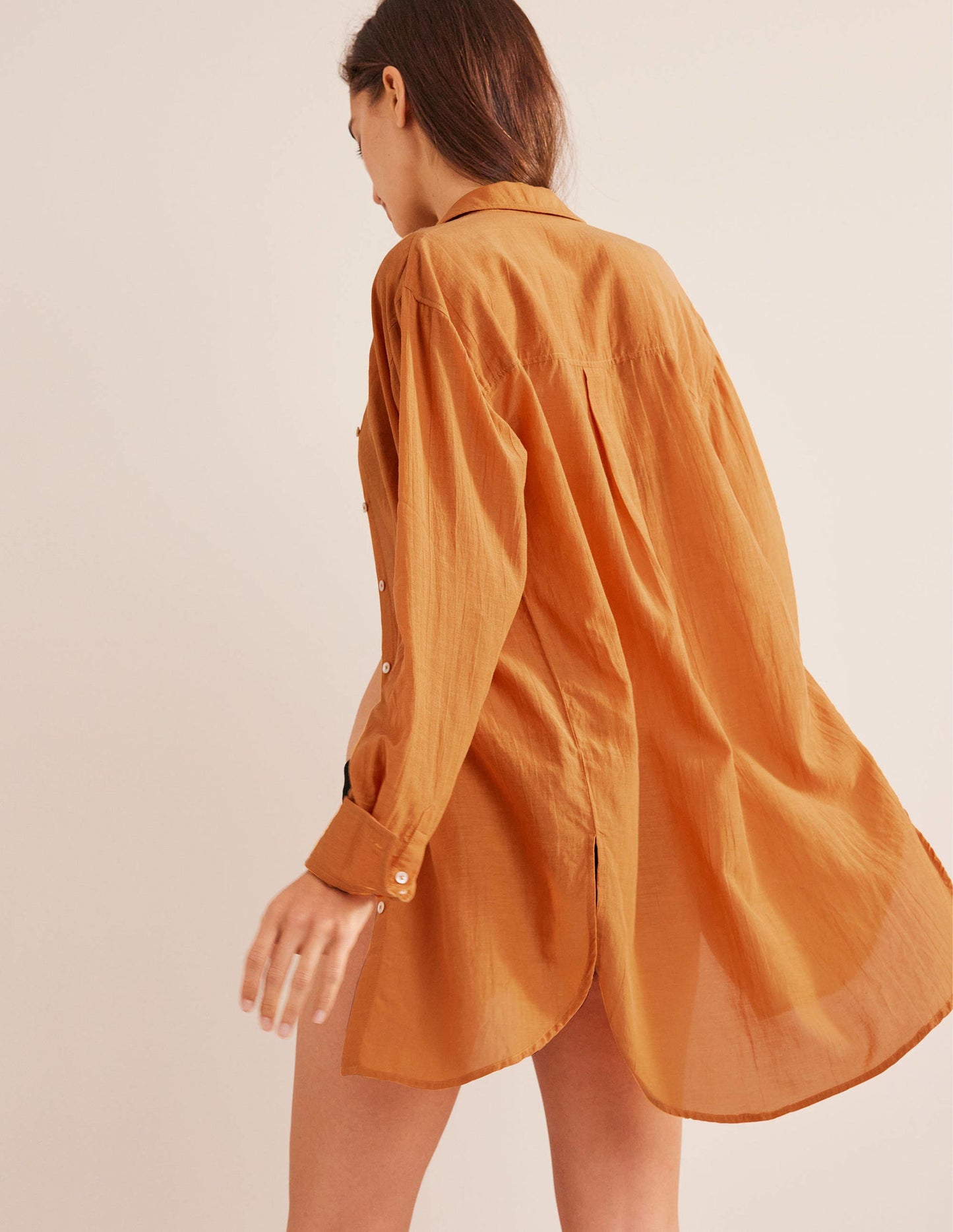 Lang geschnittenes Hemd für den Urlaub-Ockergelb