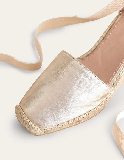 Espadrilles mit Keilabsatz und eckiger Zehenpartie-Gold-Metallic, Leder