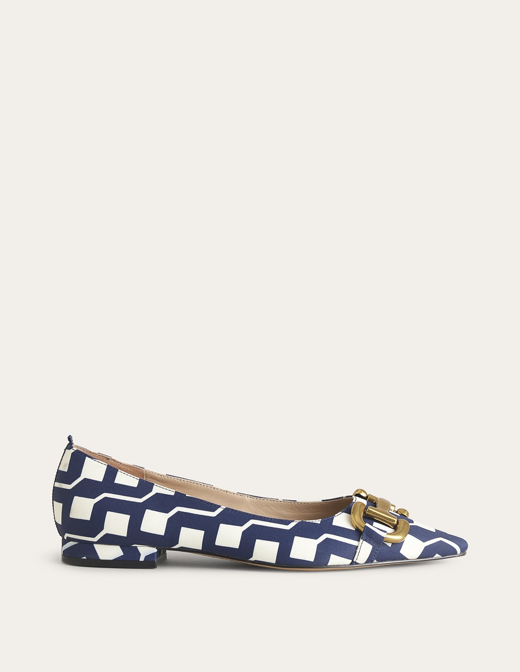 Ballerinas mit Trensendetail-Französisches Marineblau, Geometrisches Würfelmuster - Image 1