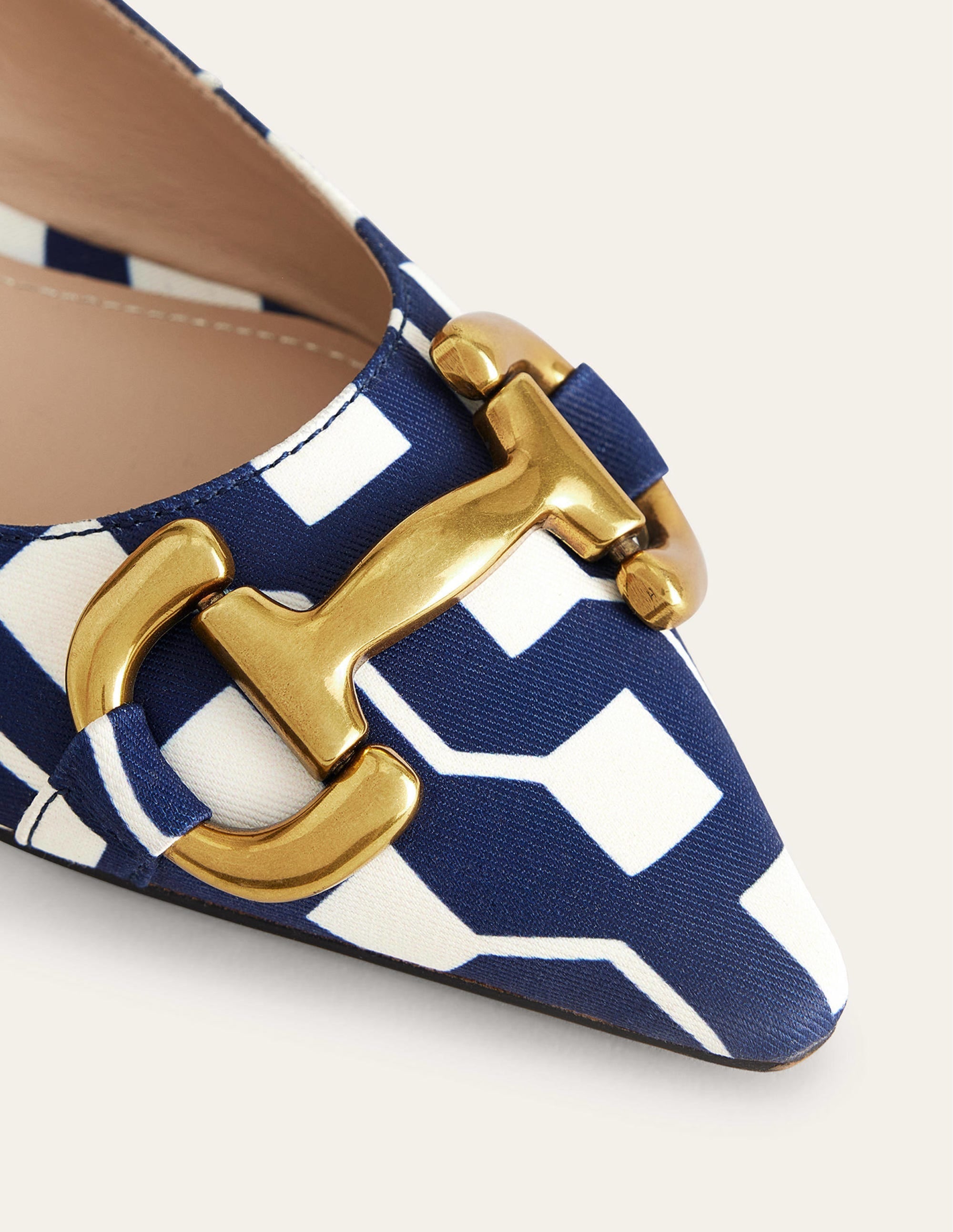 Ballerinas mit Trensendetail-Französisches Marineblau, Geometrisches Würfelmuster - Image 3