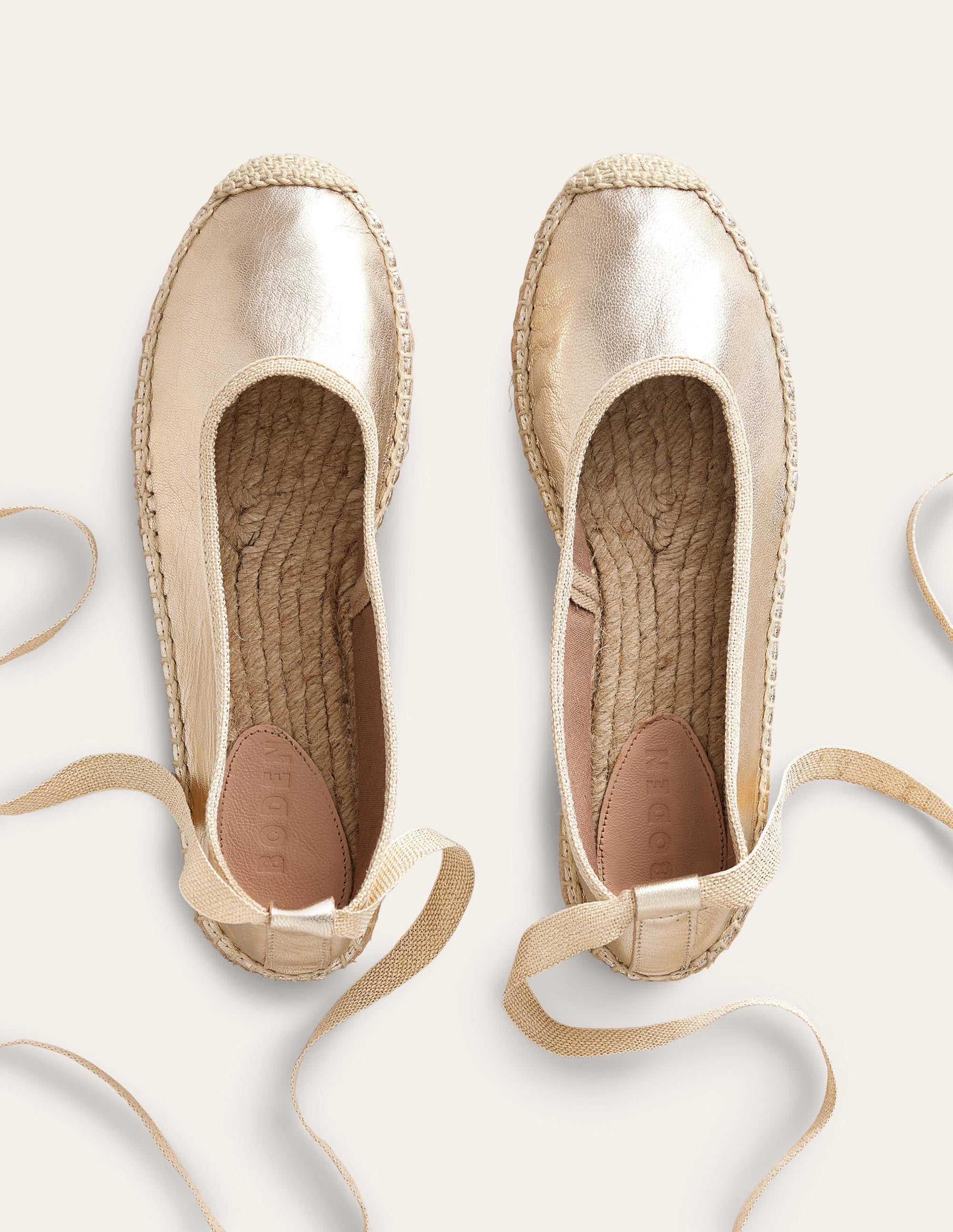 Espadrilles mit Knöchelriemchen-Goldfolie - Image 4