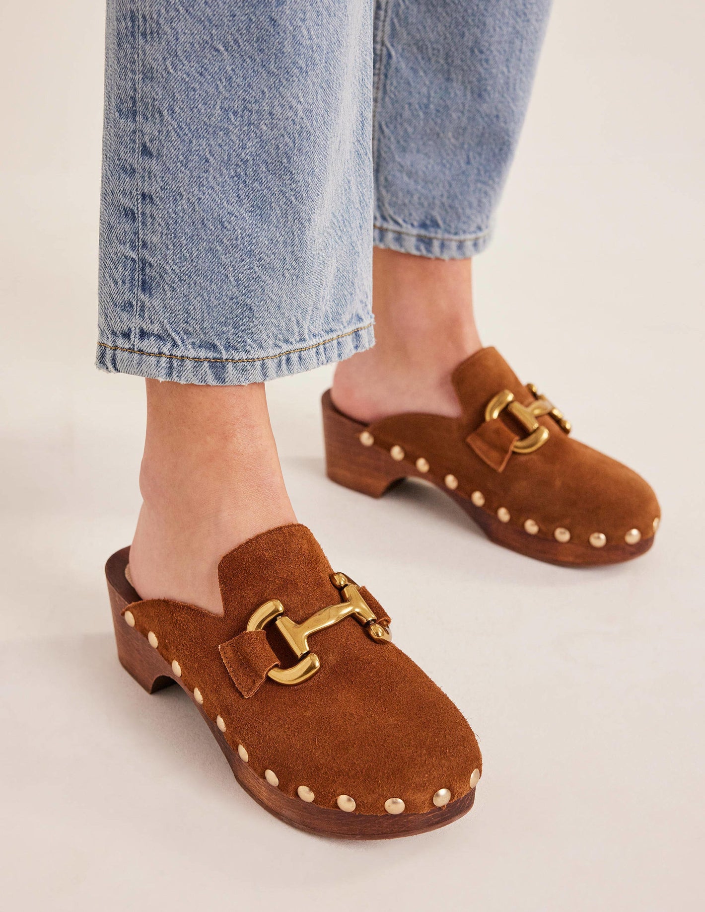 Iris Absatz-Clogs mit Trensendetail-Goldbraun Wildleder