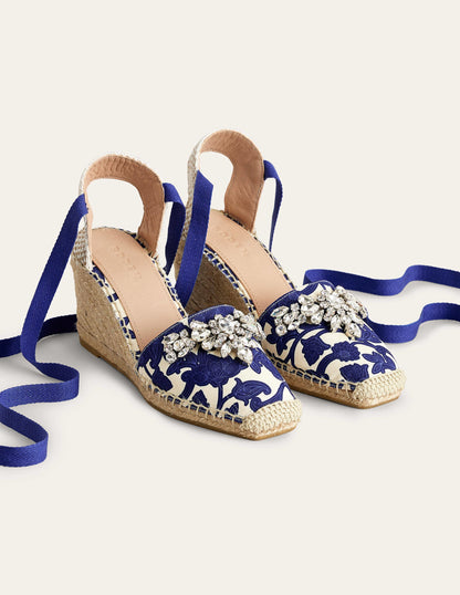 Verzierte Espadrilles mit Keilabsatz-Blau, Geschwungenes Paisleymuster