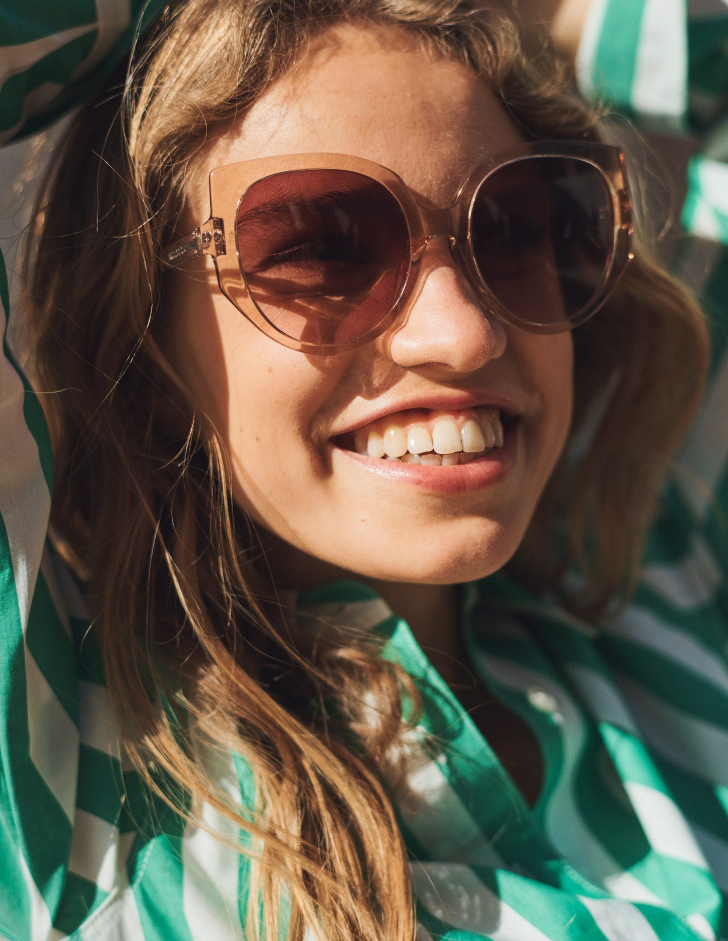 Oversize-Sonnenbrille in Katzenaugenform-Kristall-Taupe