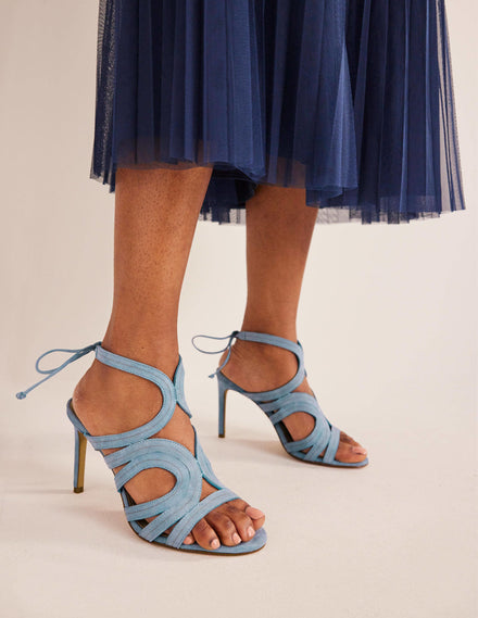 Absatzsandalen mit Cut-out-Delfinblau, Veloursleder